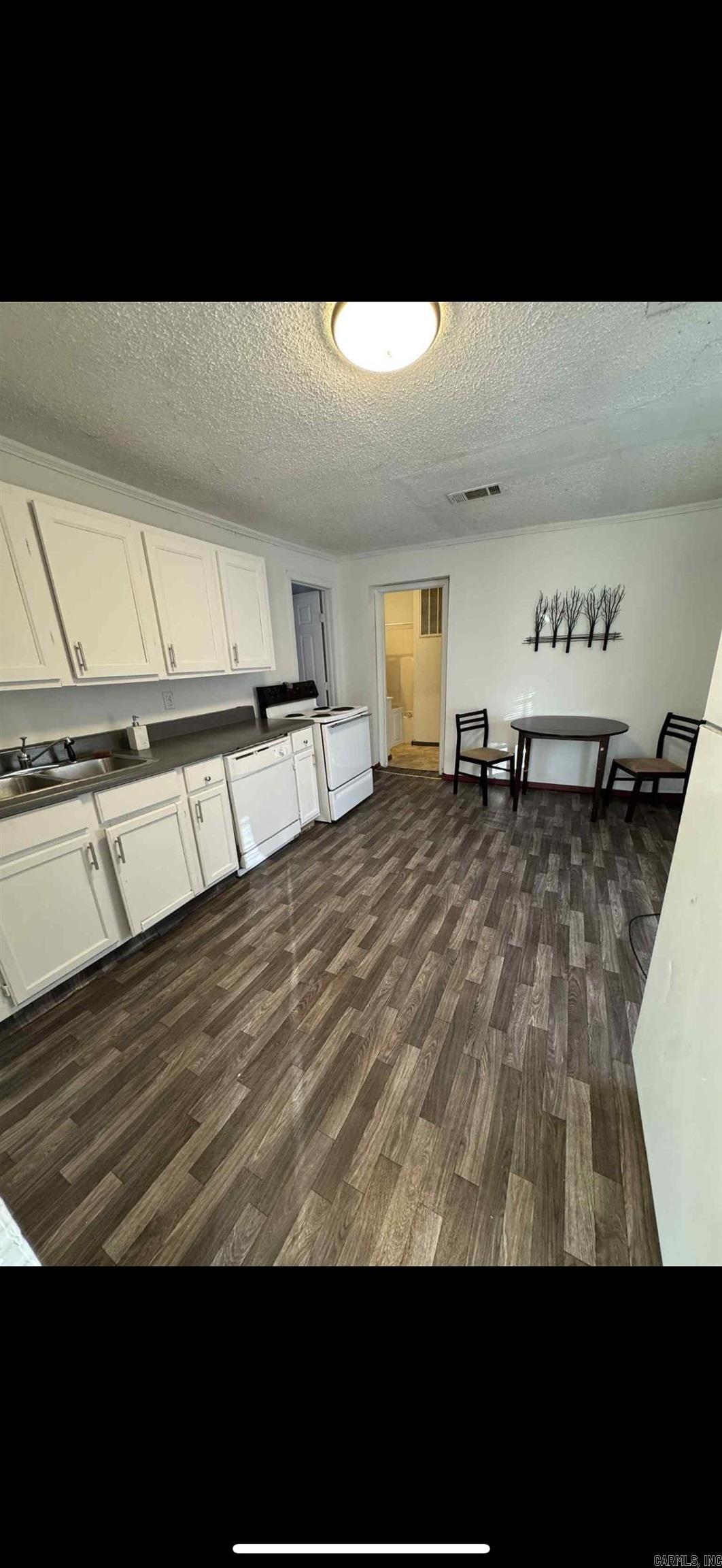 DICKINSON - Residential