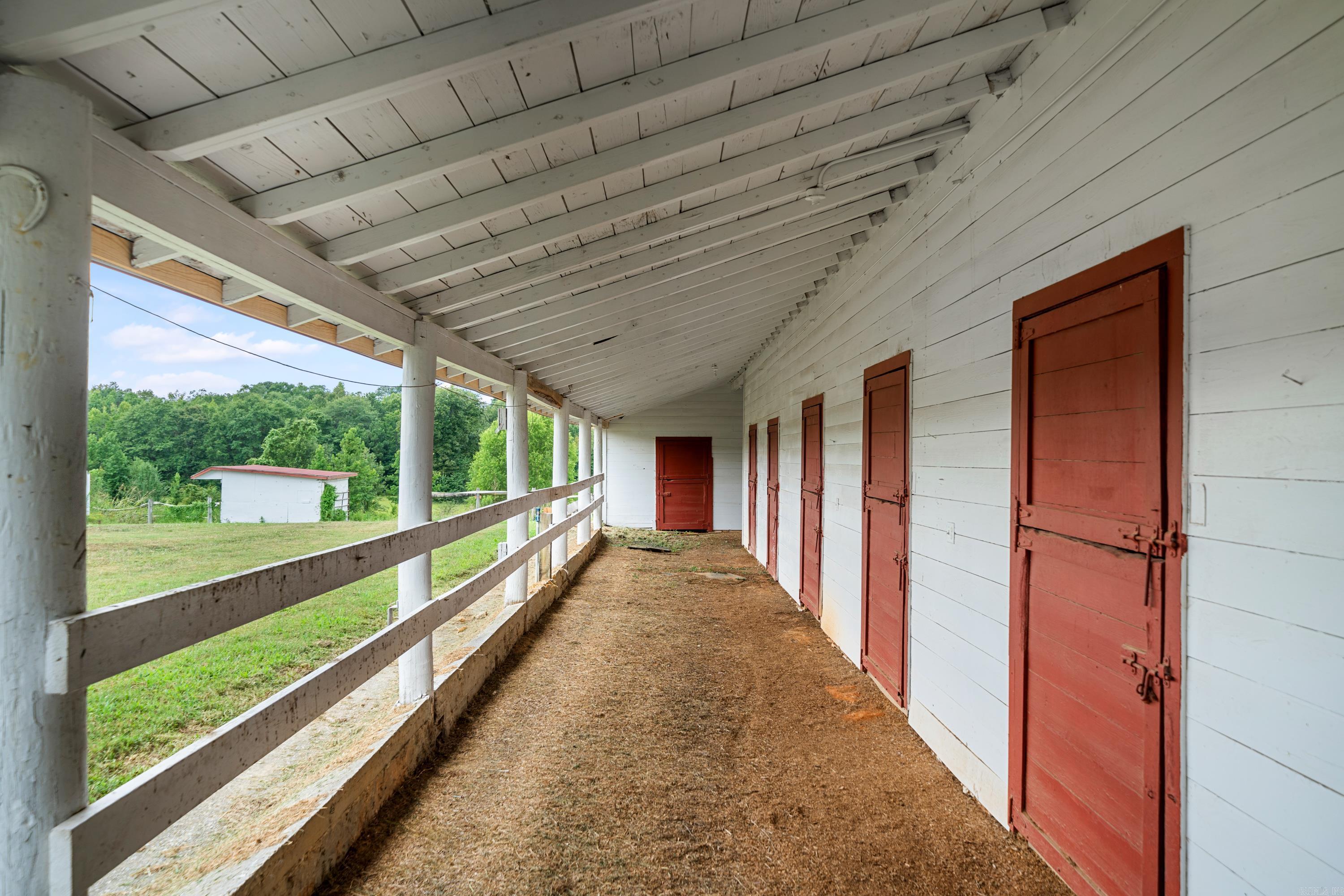 Lake Hamilton Outside - Farm