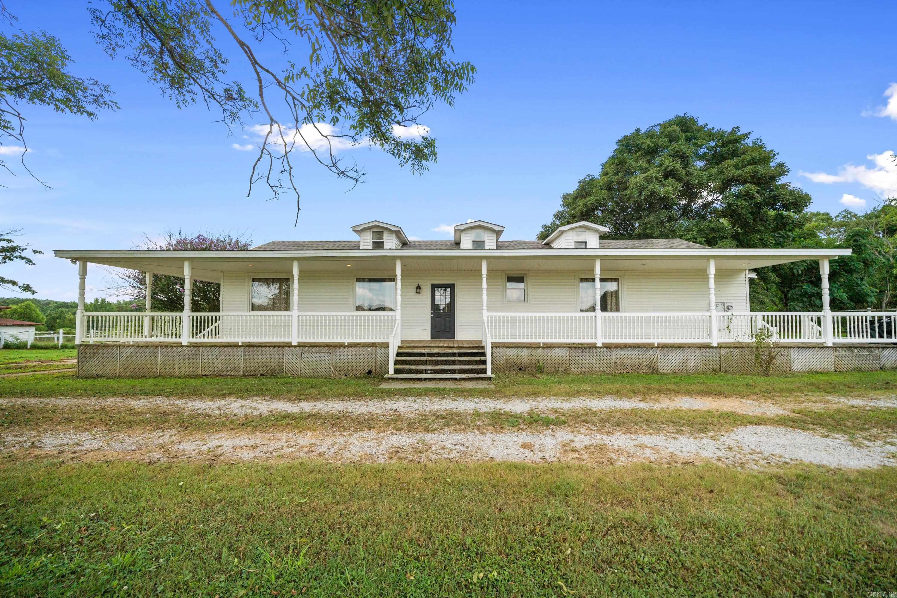 Lake Hamilton Outside - Farm