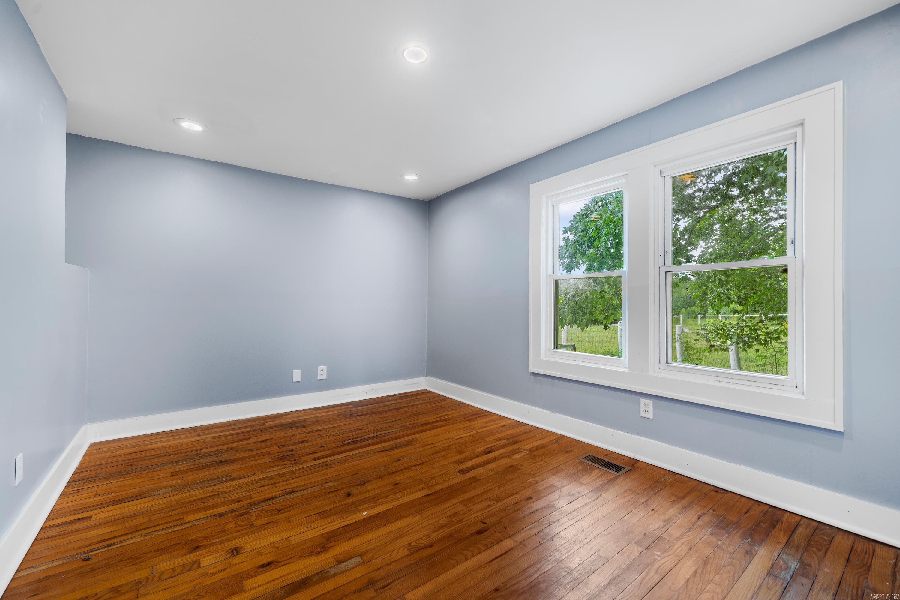 Lake Hamilton Outside - Farm