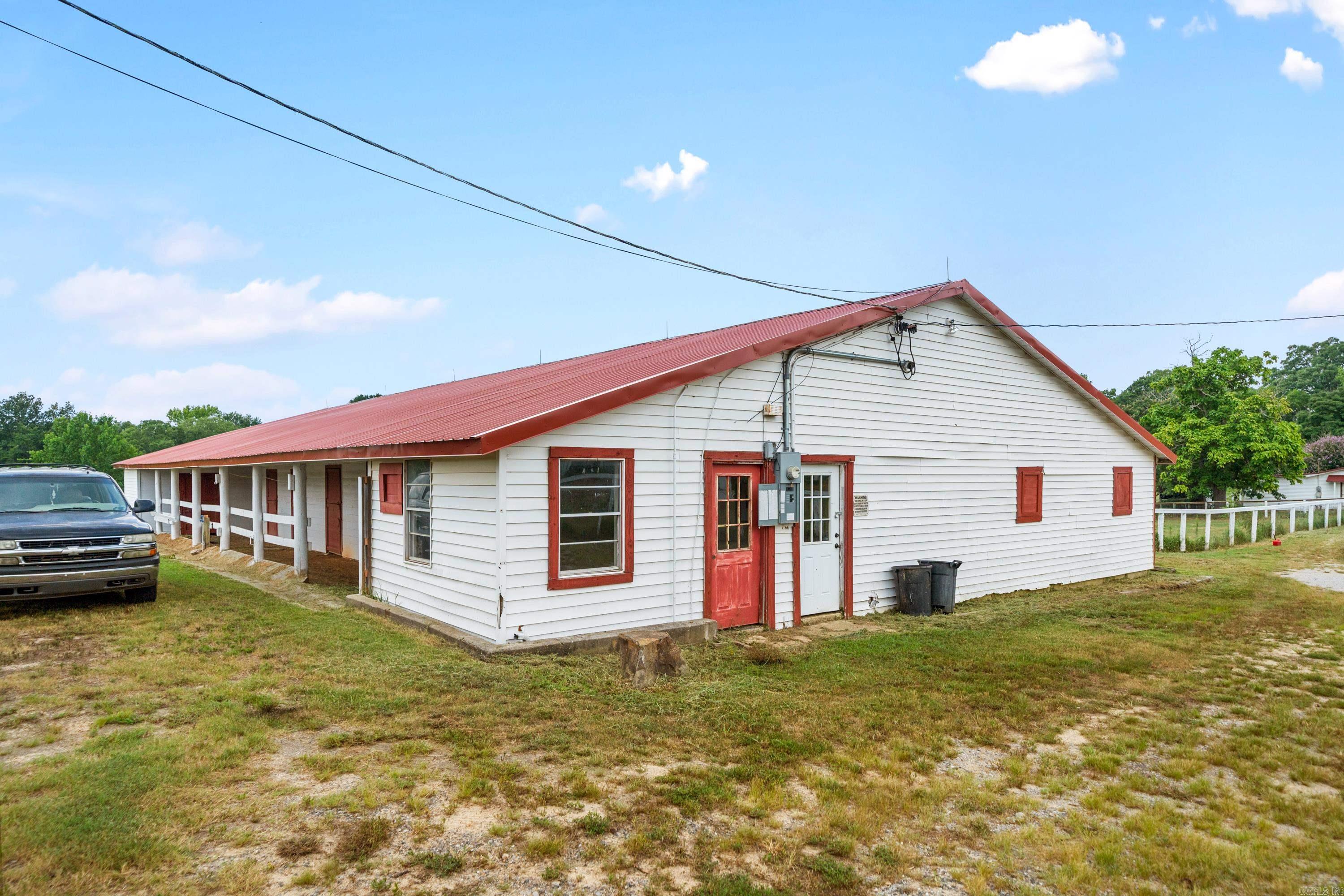 Lake Hamilton Outside - Farm