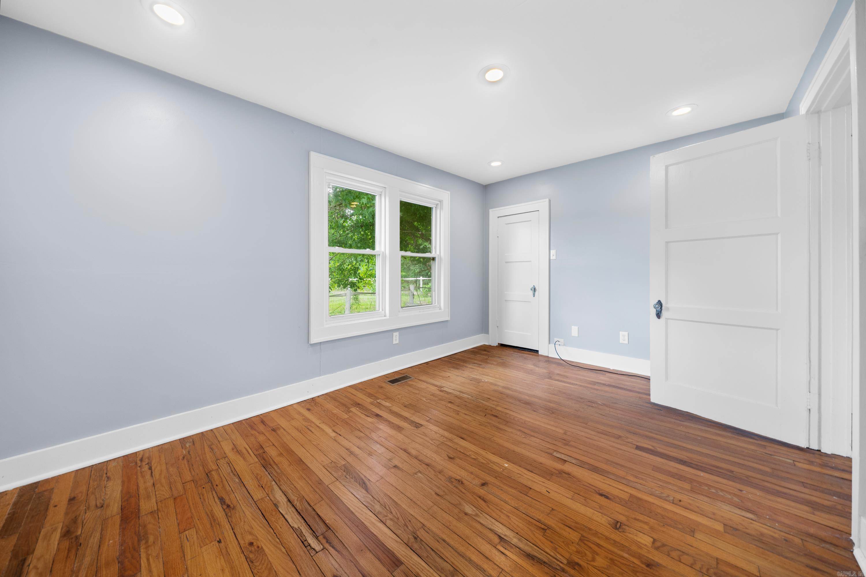 Lake Hamilton Outside - Farm