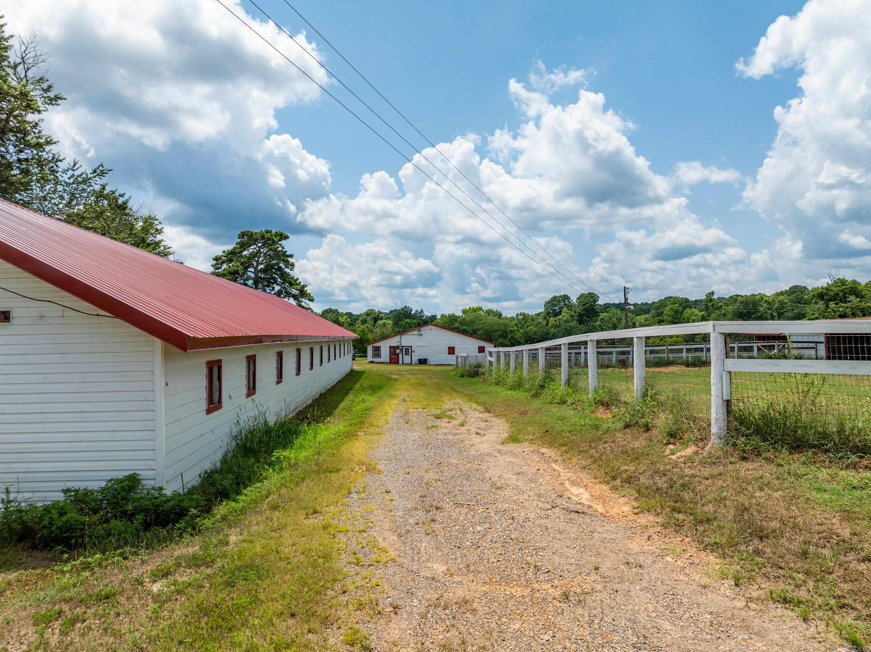 Lake Hamilton Outside - Farm