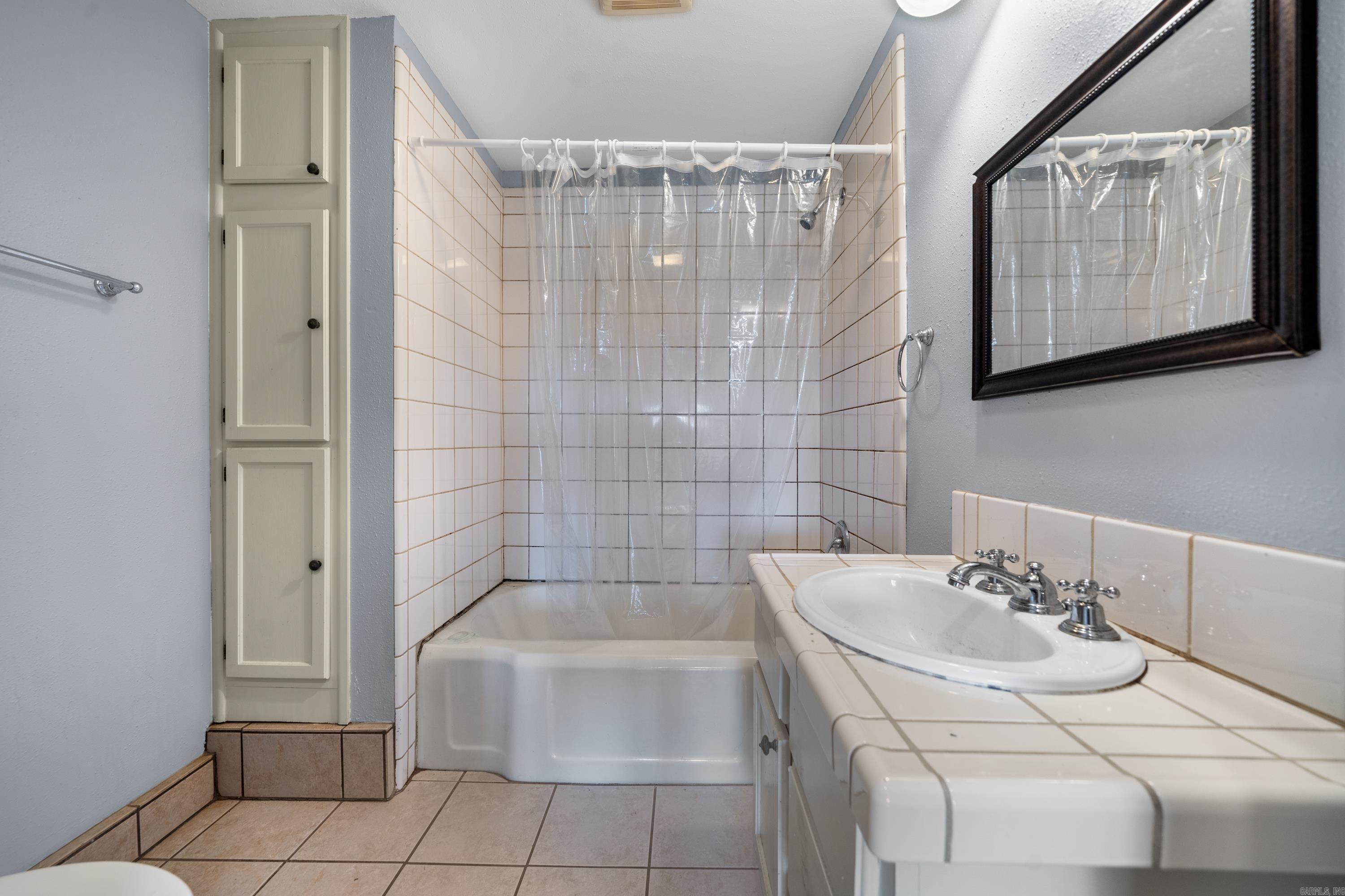 Lake Hamilton Outside - Farm