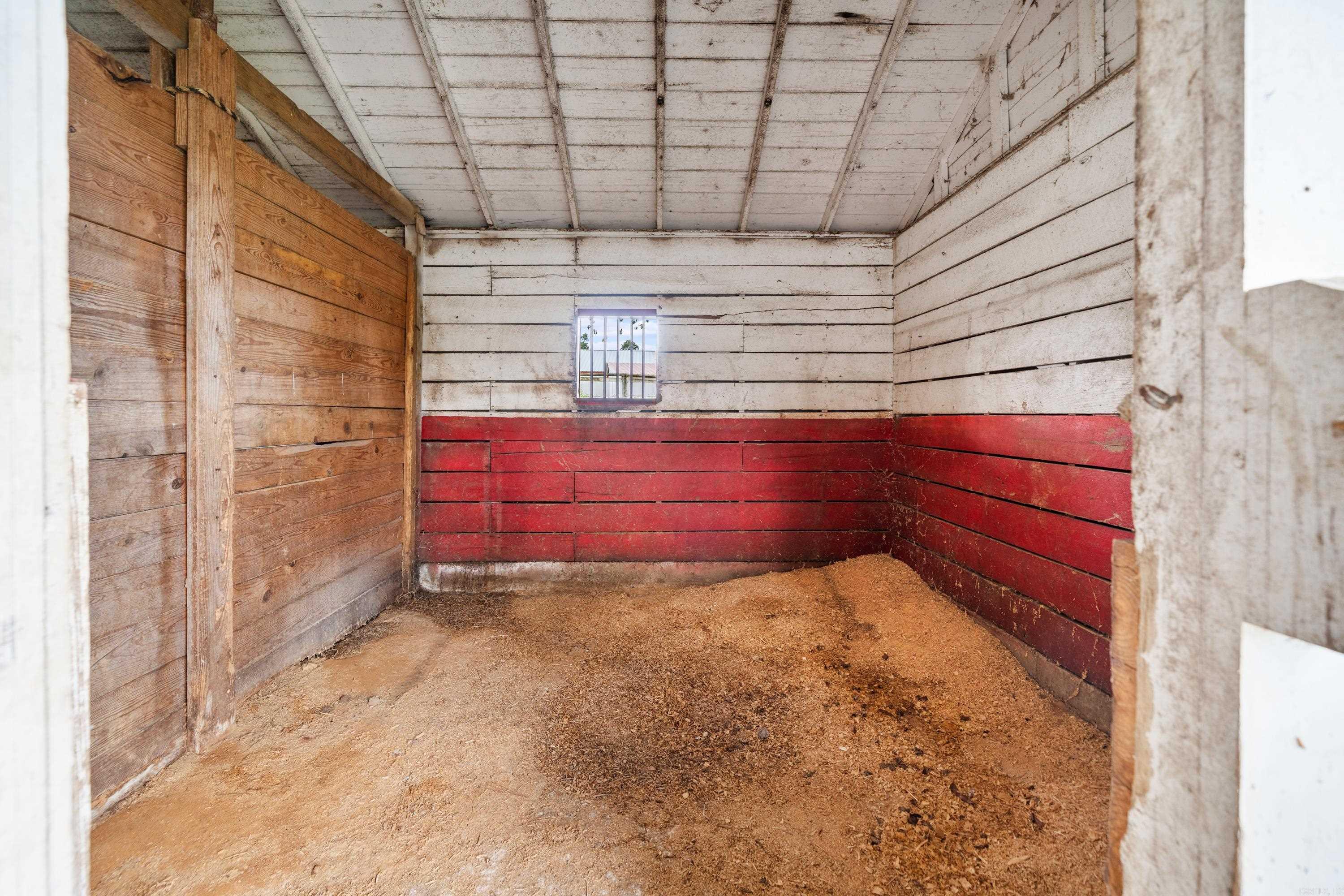 Lake Hamilton Outside - Farm