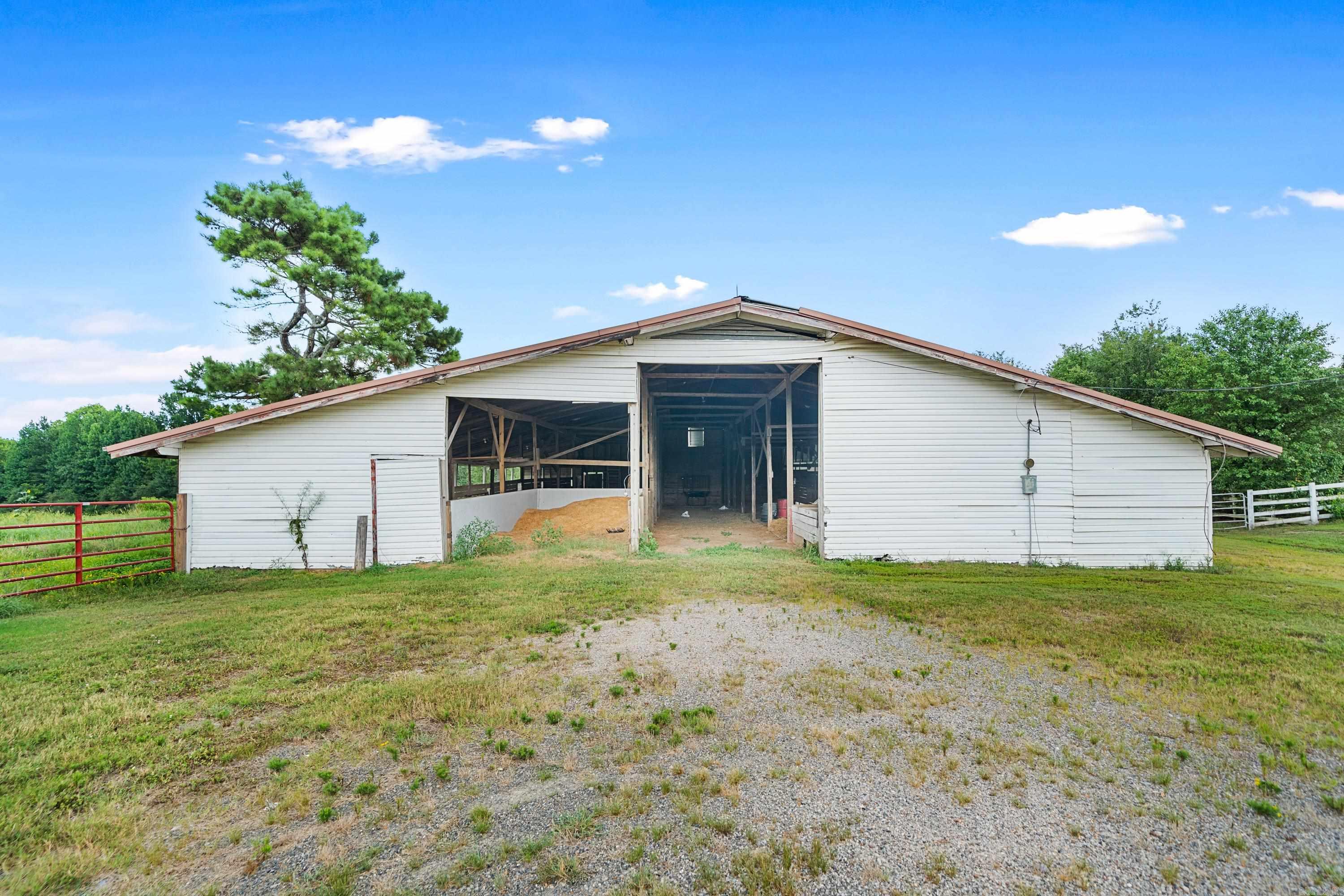 Lake Hamilton Outside - Farm