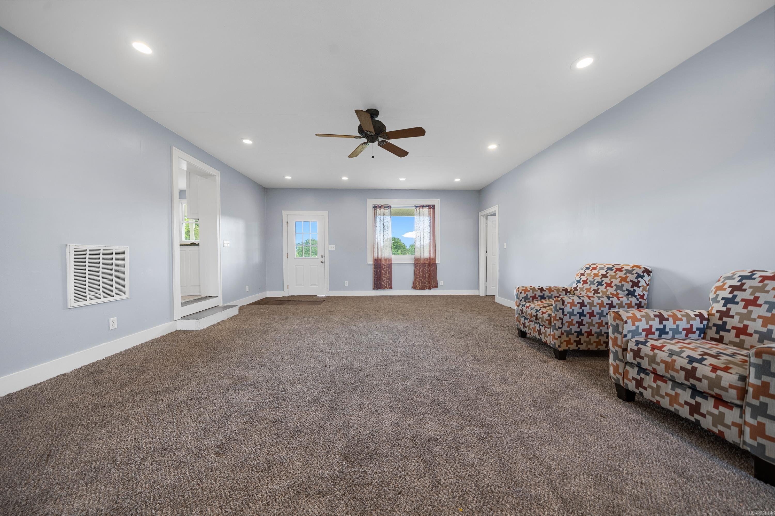 Lake Hamilton Outside - Farm