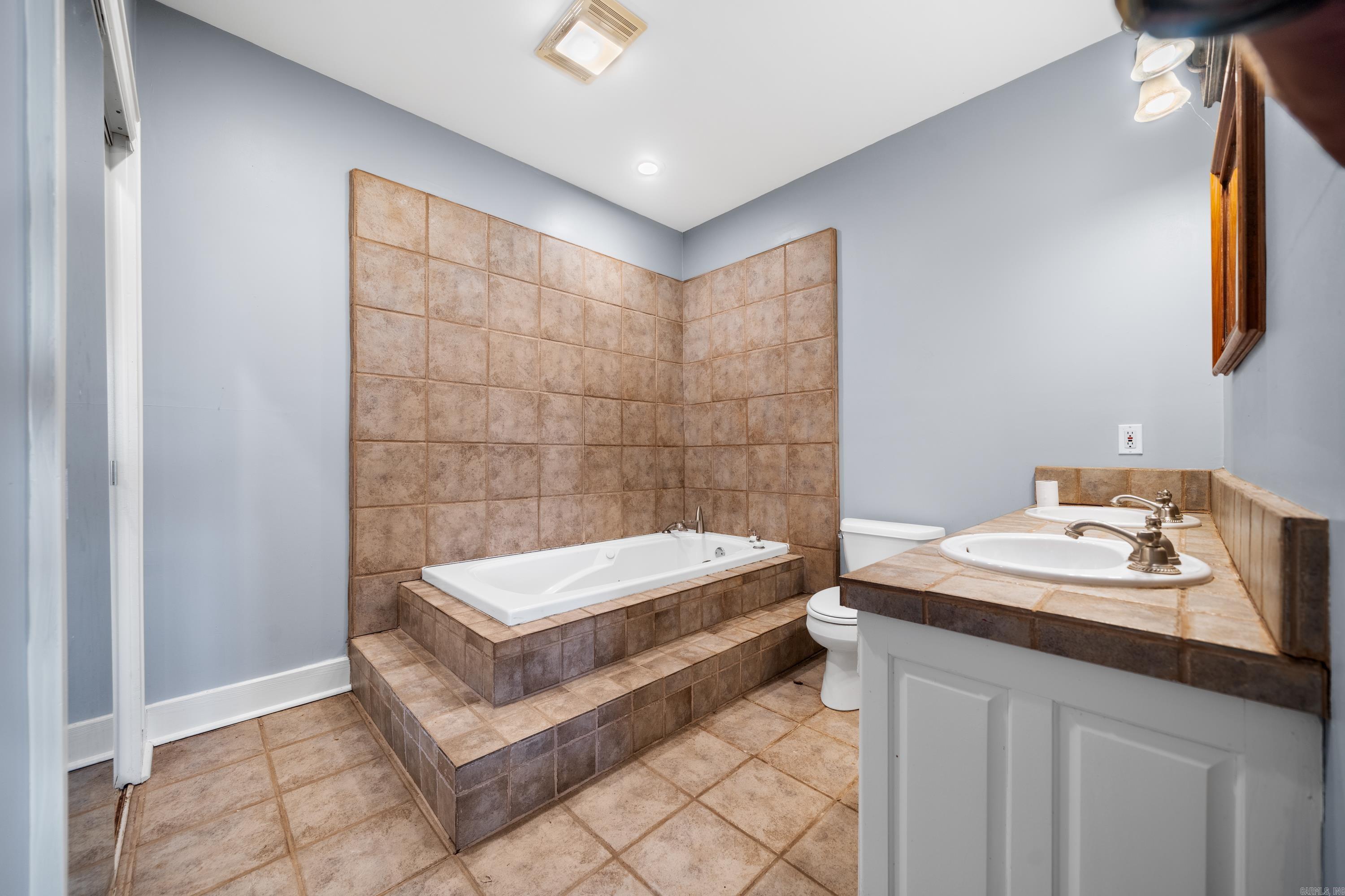 Lake Hamilton Outside - Farm