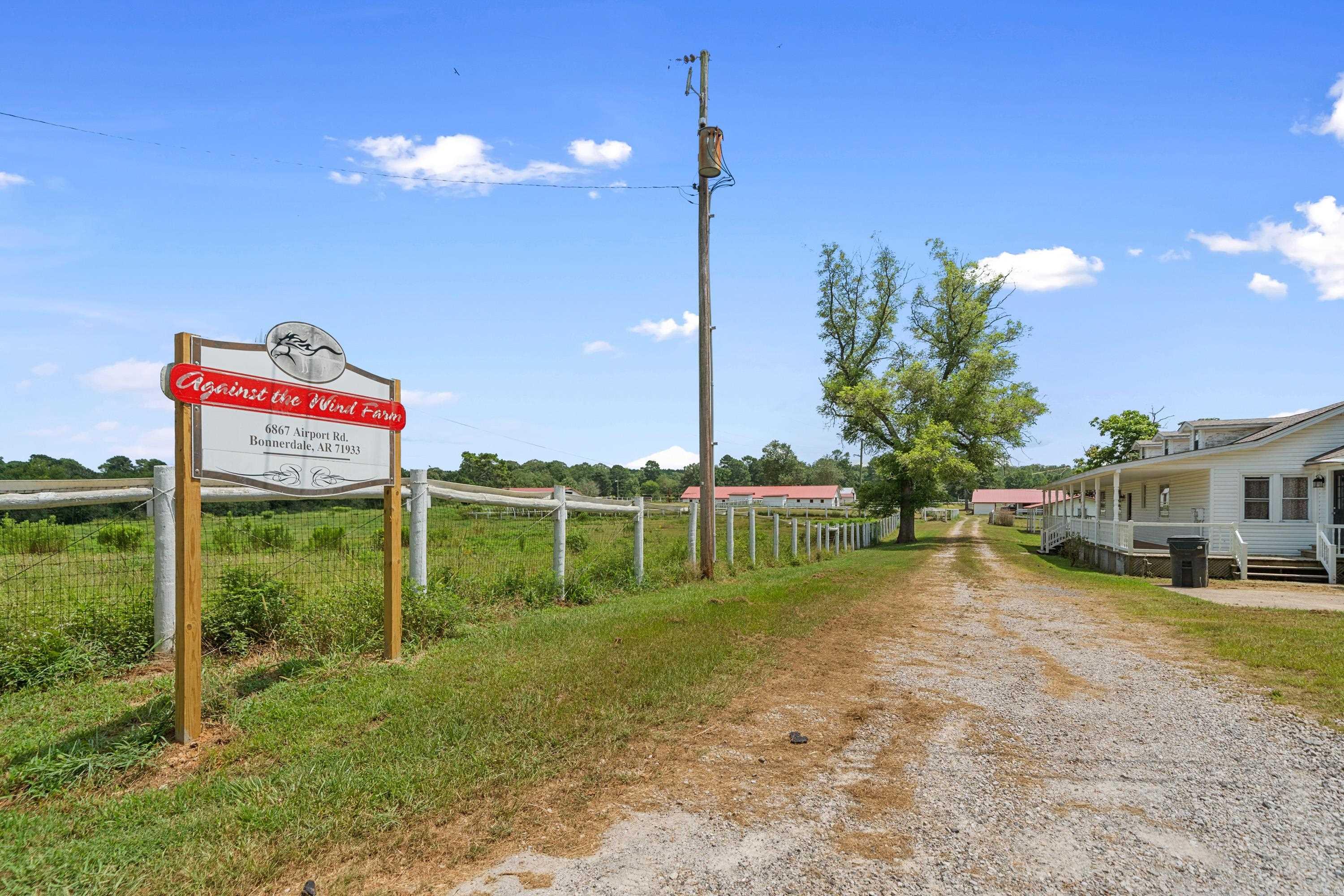 Lake Hamilton Outside - Farm