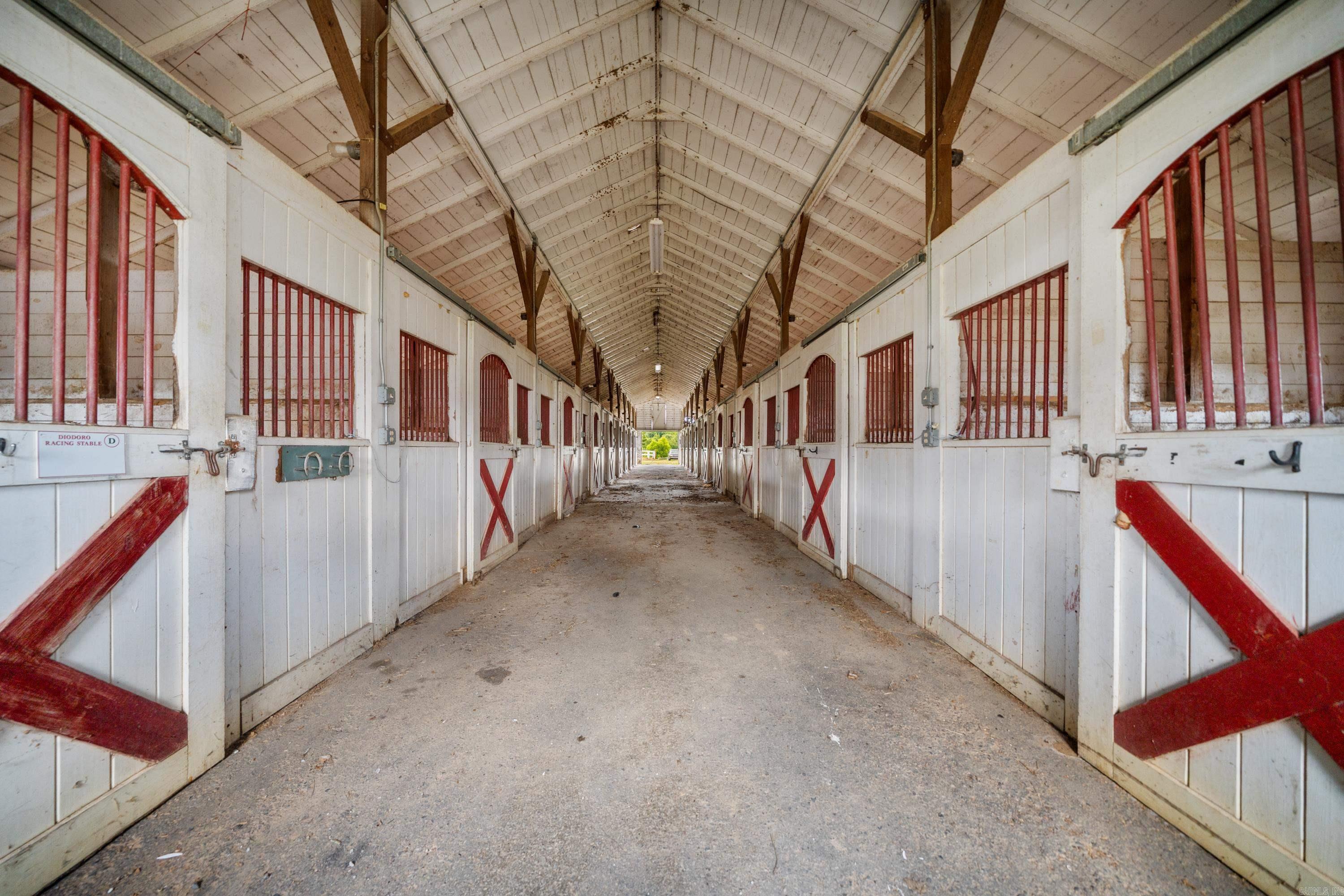Lake Hamilton Outside - Farm
