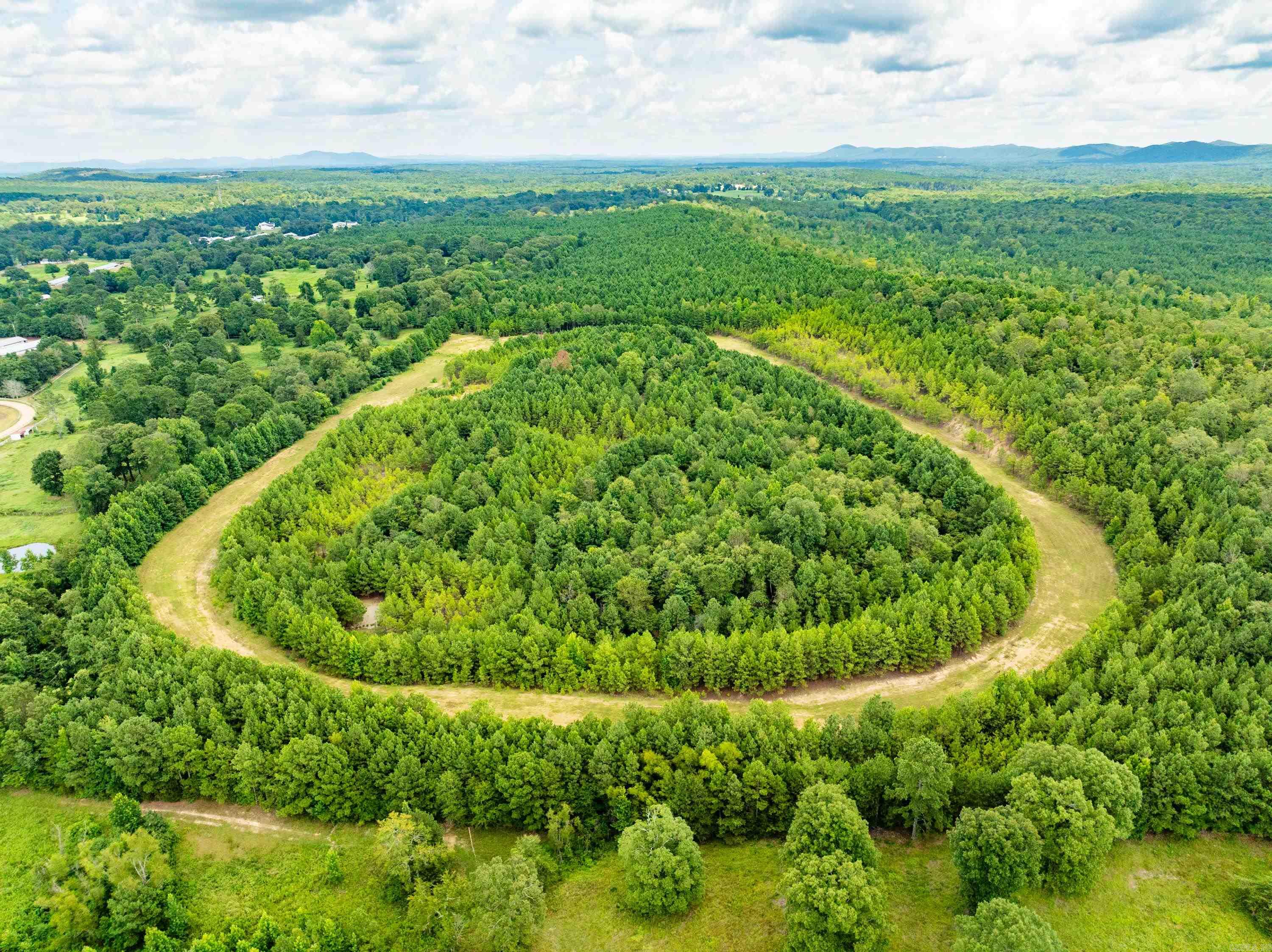 Lake Hamilton Outside - Farm