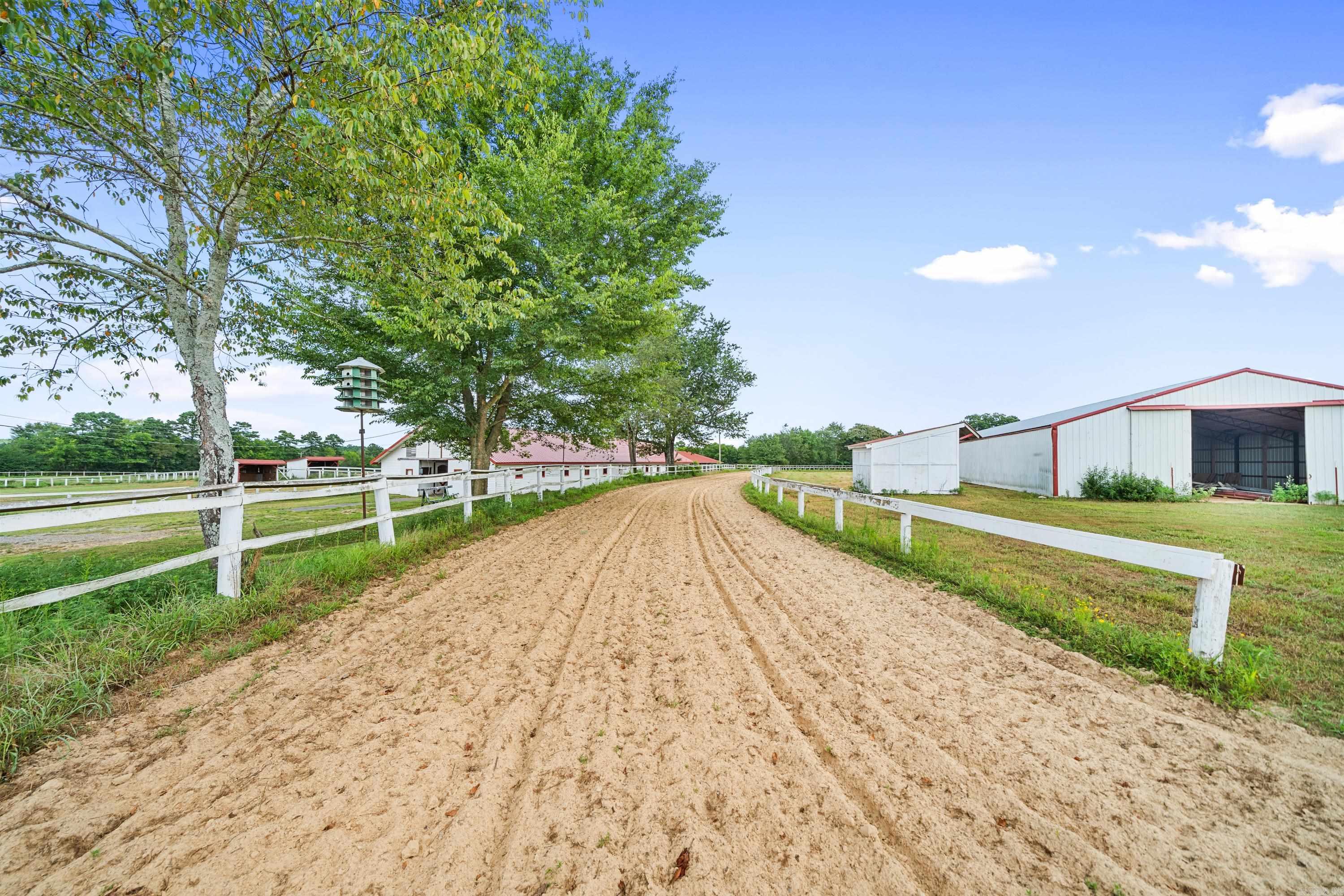 Lake Hamilton Outside - Farm