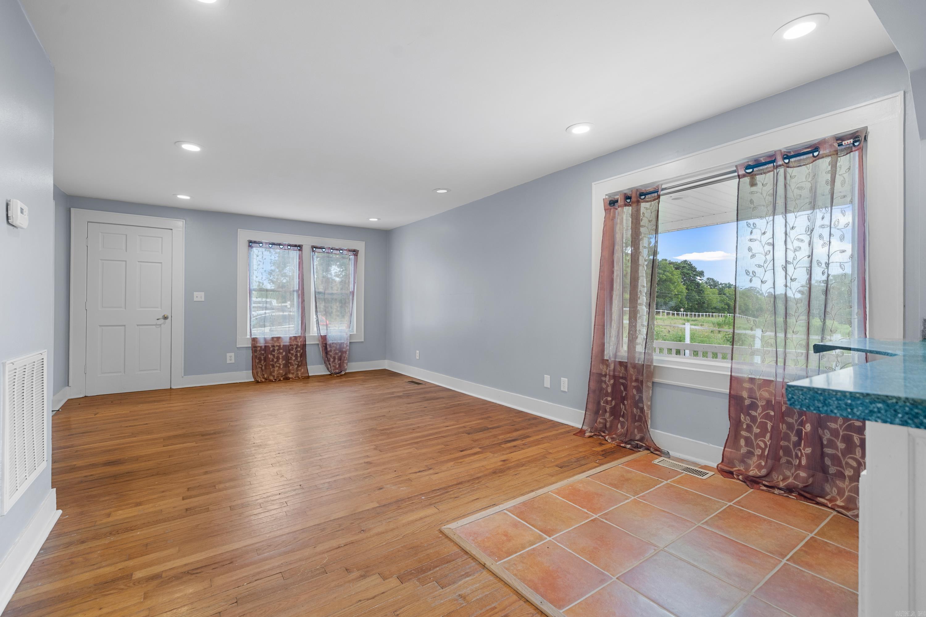 Lake Hamilton Outside - Farm