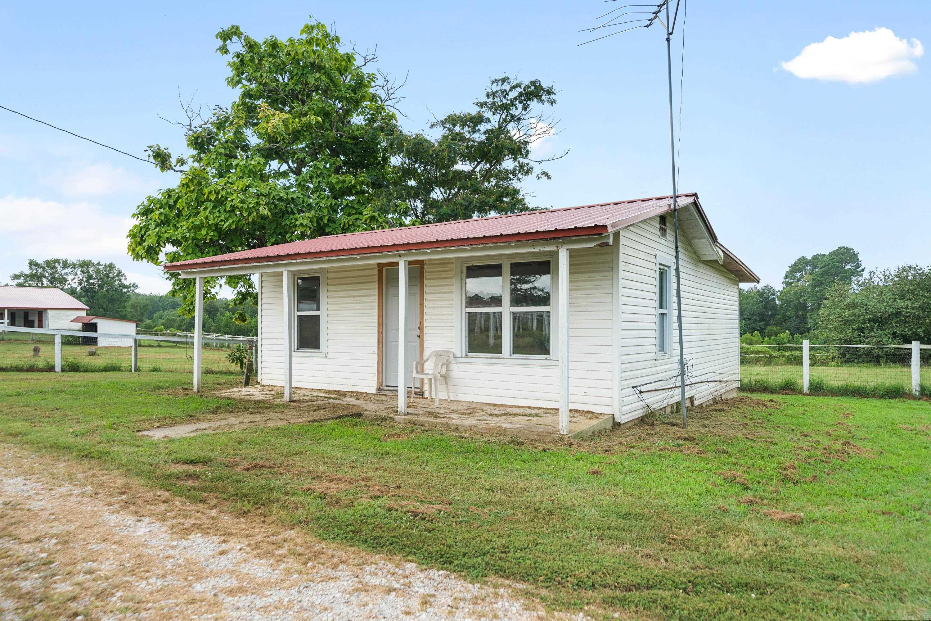 Lake Hamilton Outside - Farm