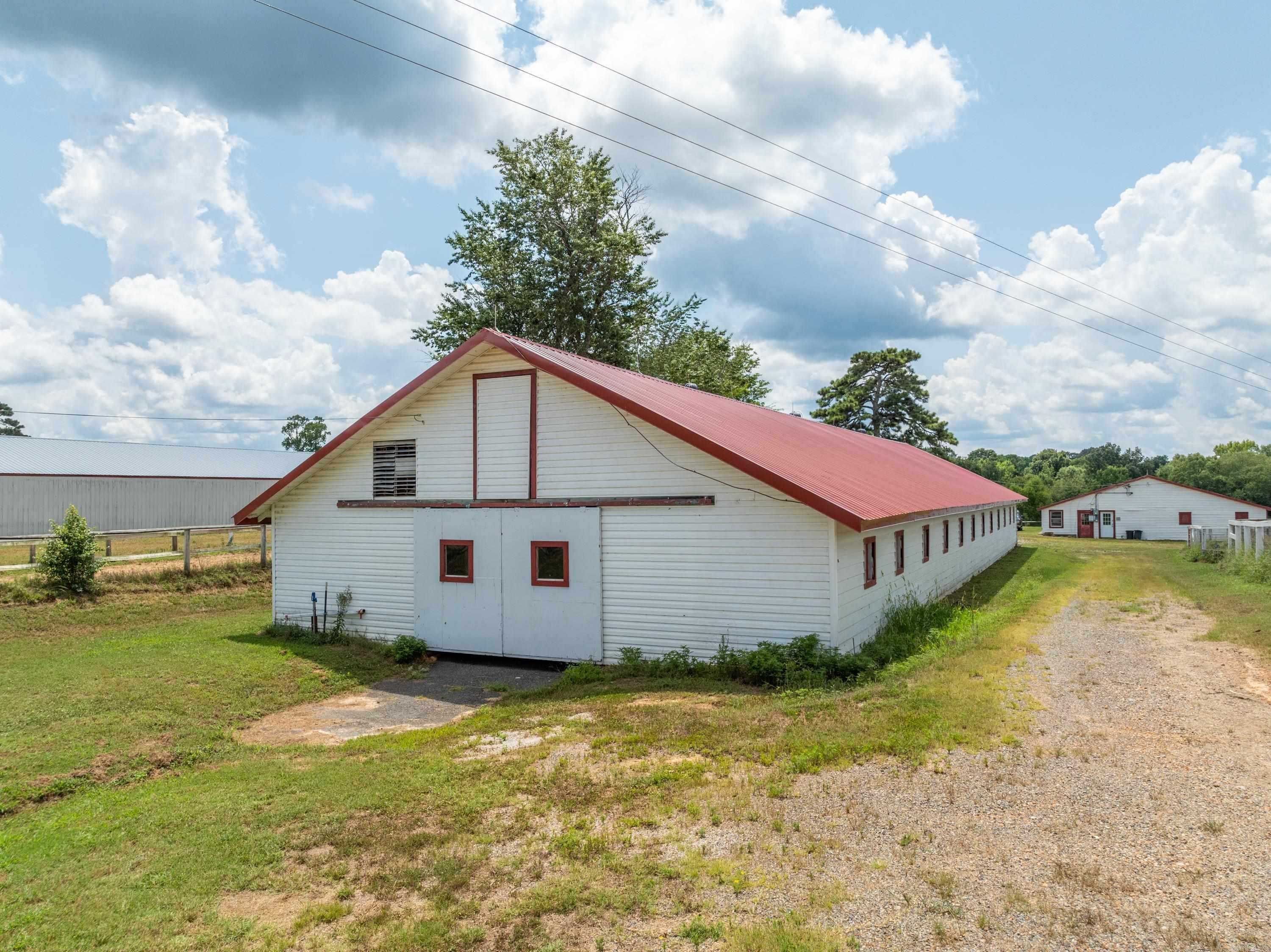 Lake Hamilton Outside - Farm
