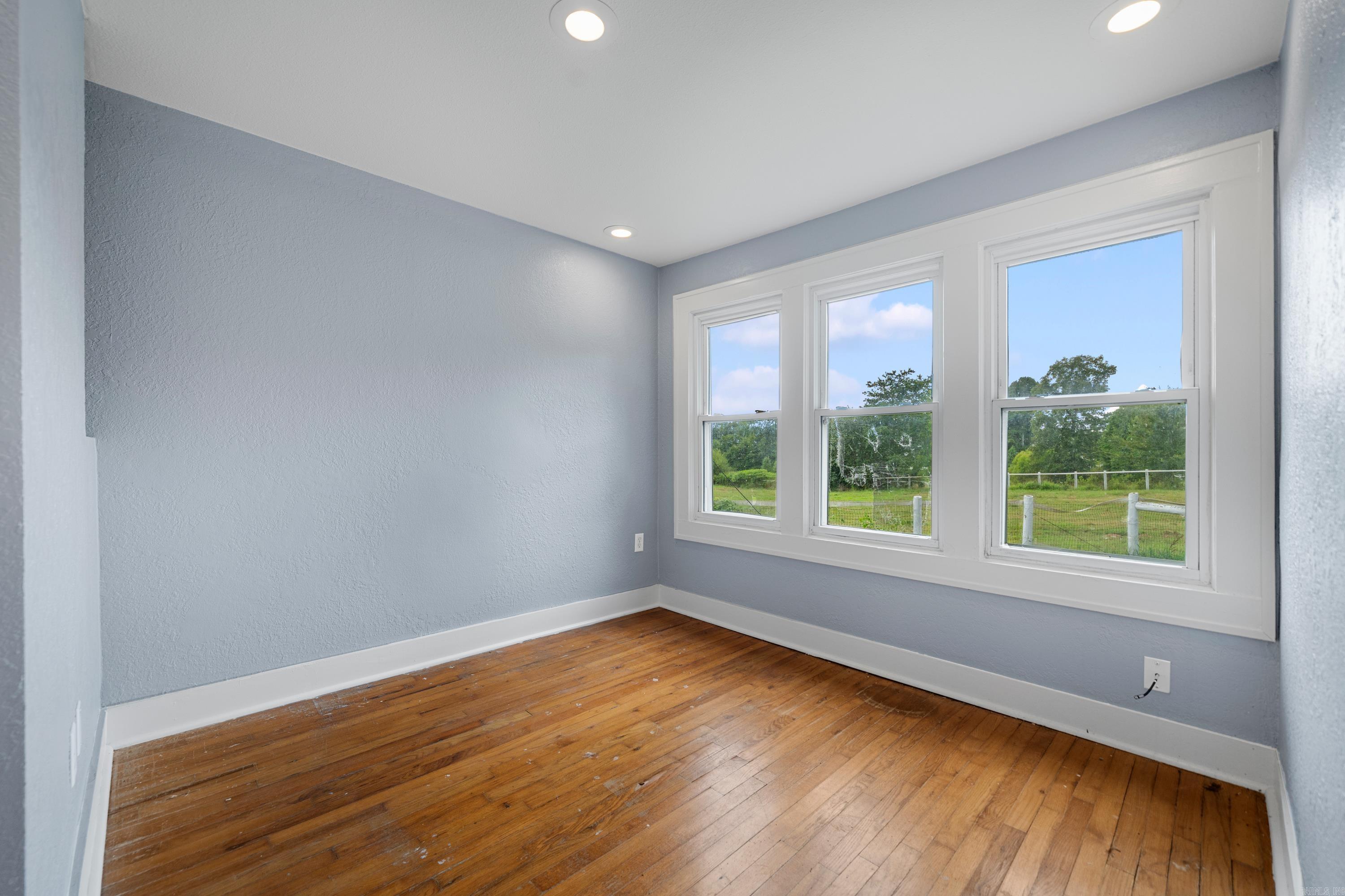 Lake Hamilton Outside - Farm