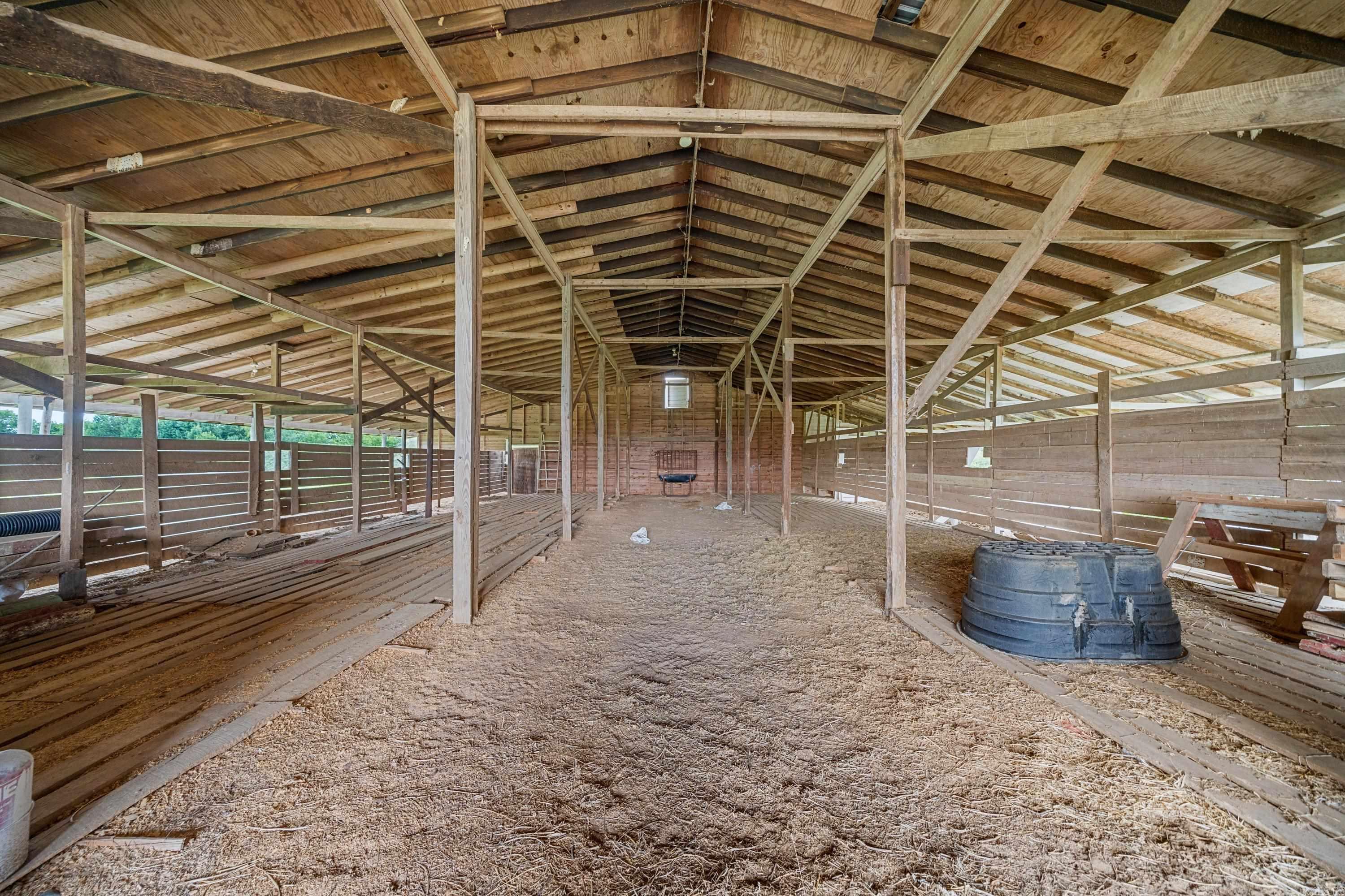 Lake Hamilton Outside - Farm