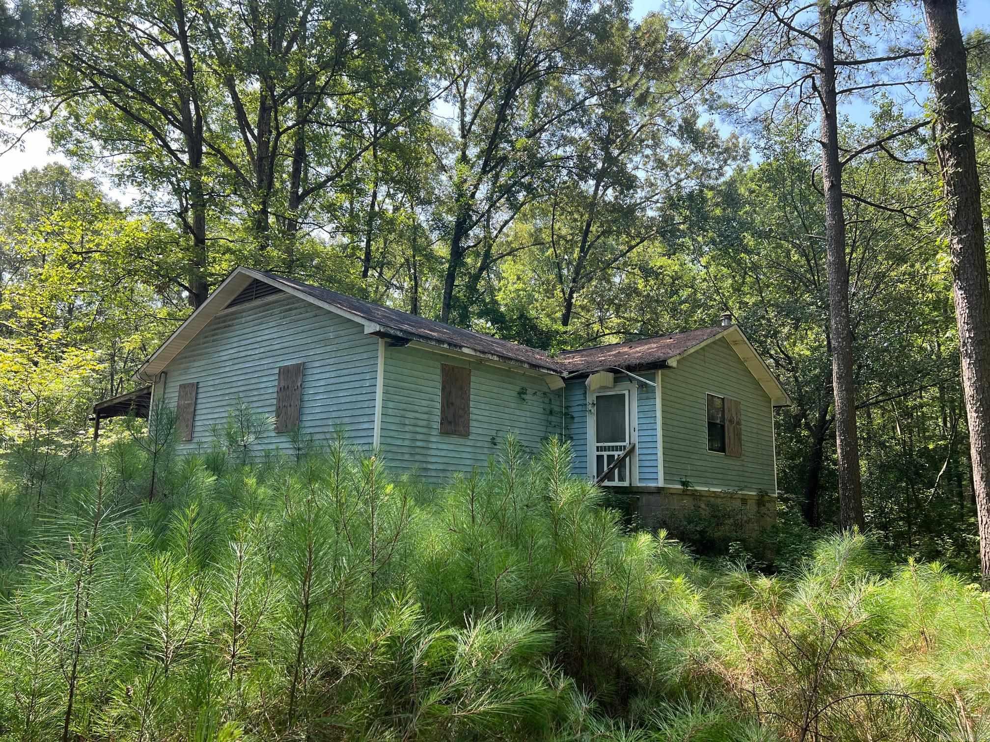 Fixer upper house sitting on over 4 acres Make a fair offer