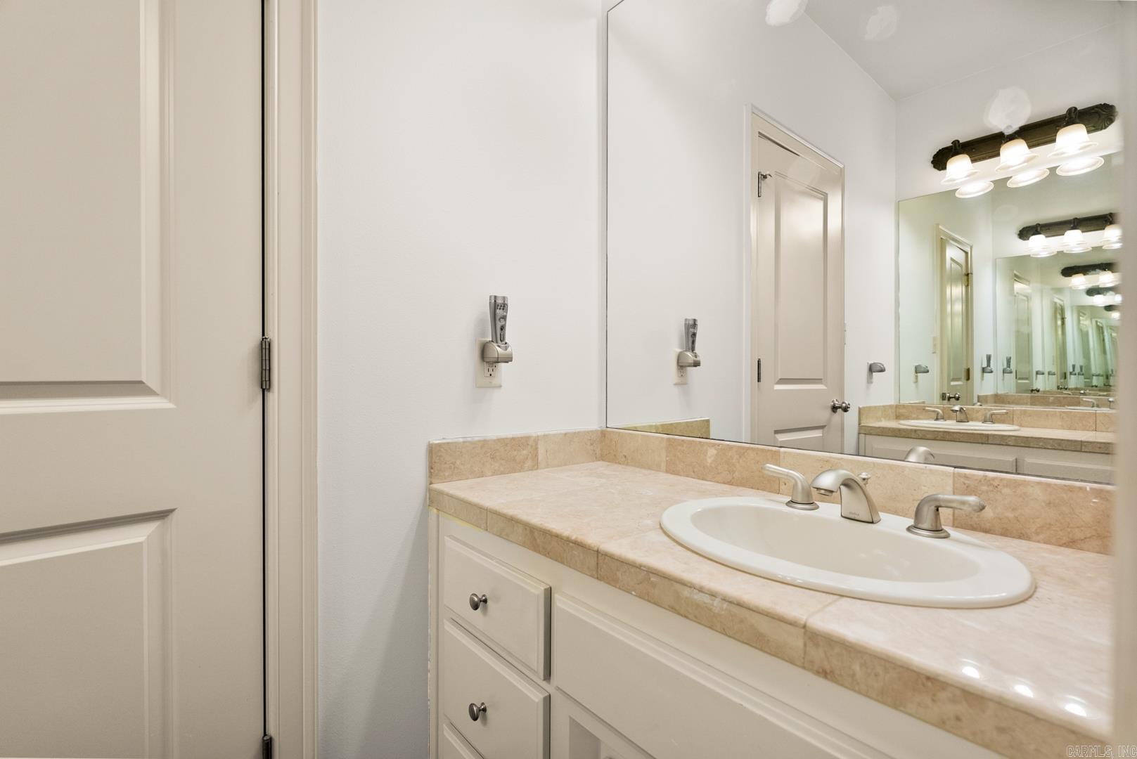 MADISON VALLEY - Residential