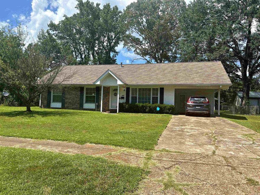 Charming 3 Bedroom home with high ceilings and a fabulous back porch ready for relaxing or family gatherings. Spacious fenced in yard for kids or pet lovers. Come check it out.