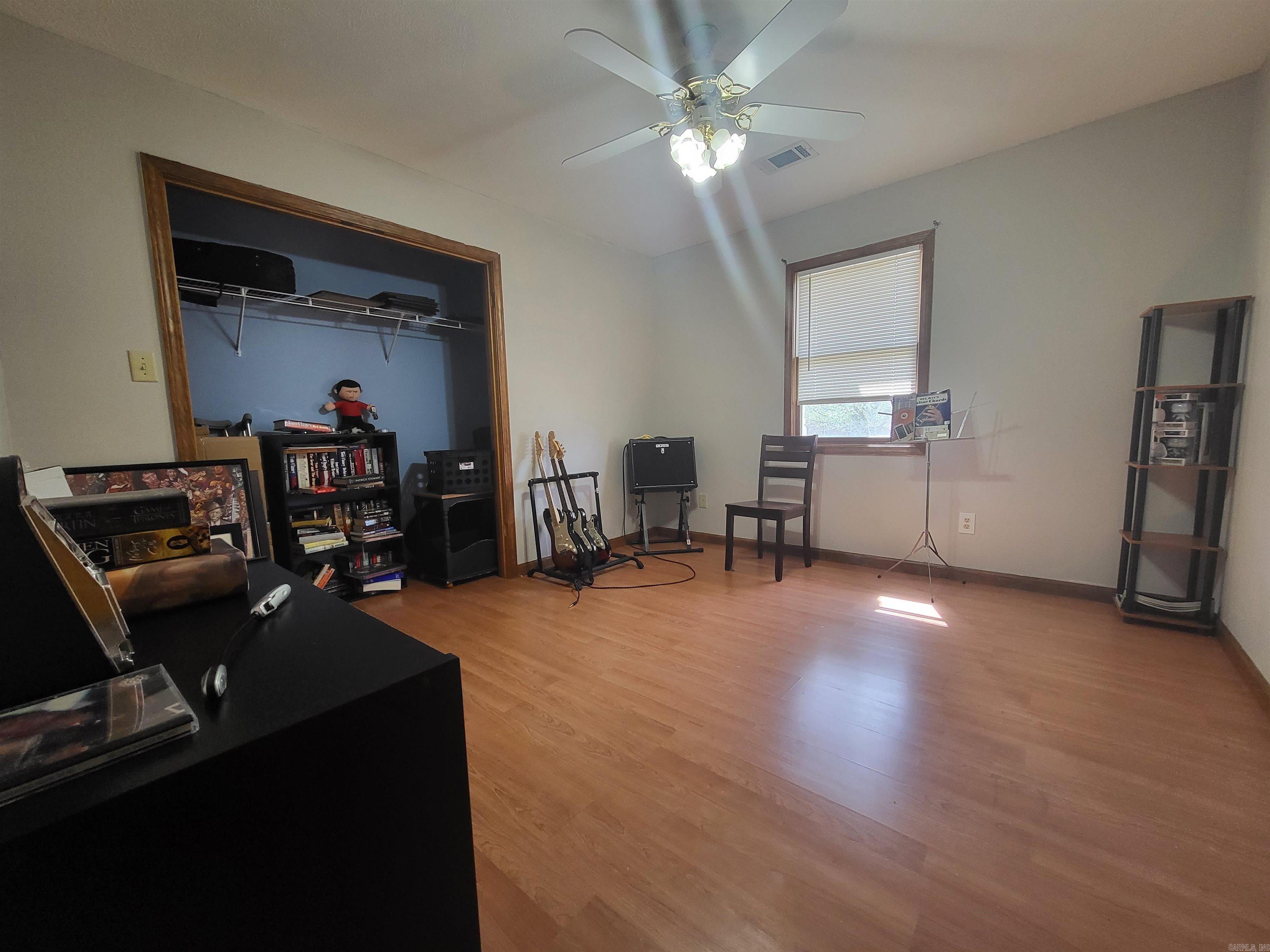 HUNTERS RUN - Residential