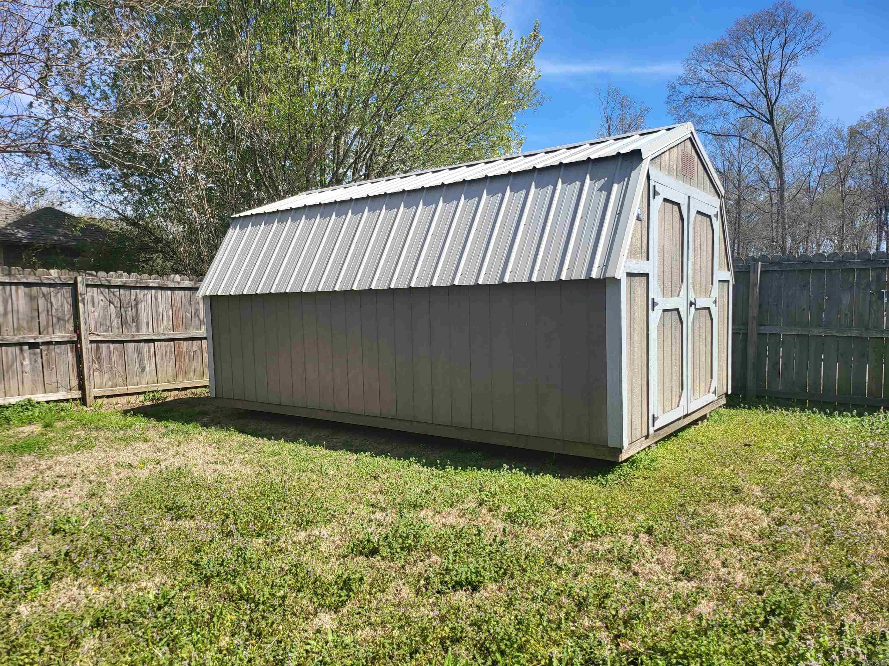 HUNTERS RUN - Residential