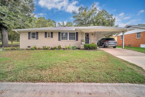 Photo of 1301 Holloway Street, Morrilton, AR 72110 (MLS # 25043377)