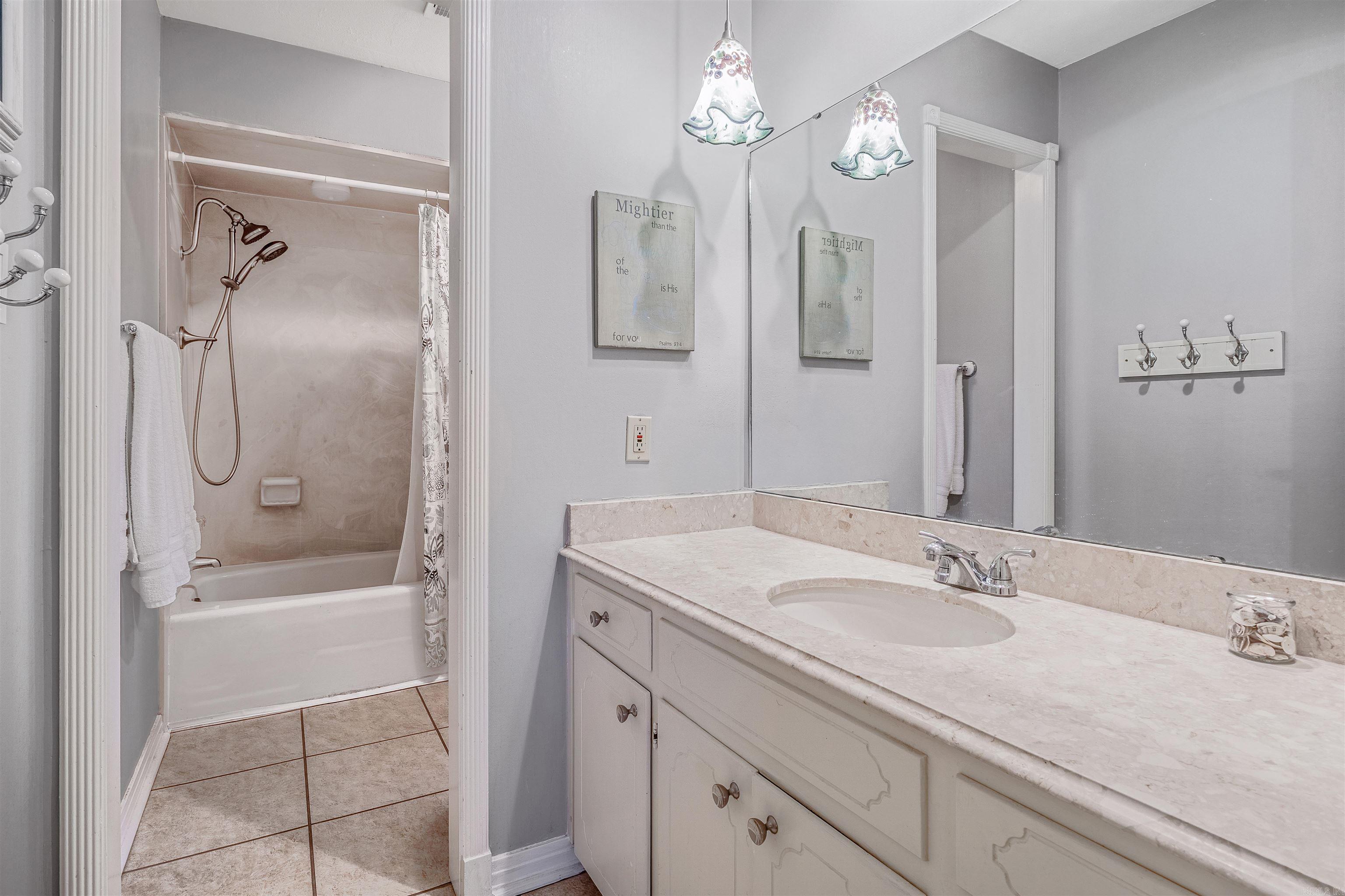 SHADY VALLEY - Residential