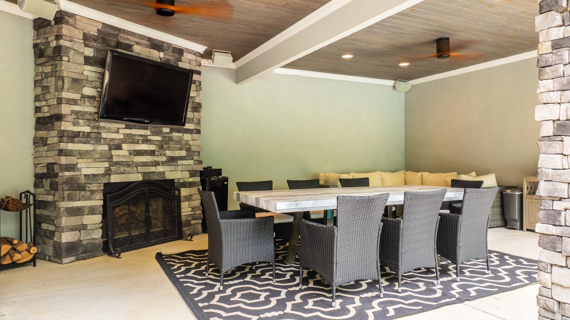 WOODLANDS EDGE - Residential