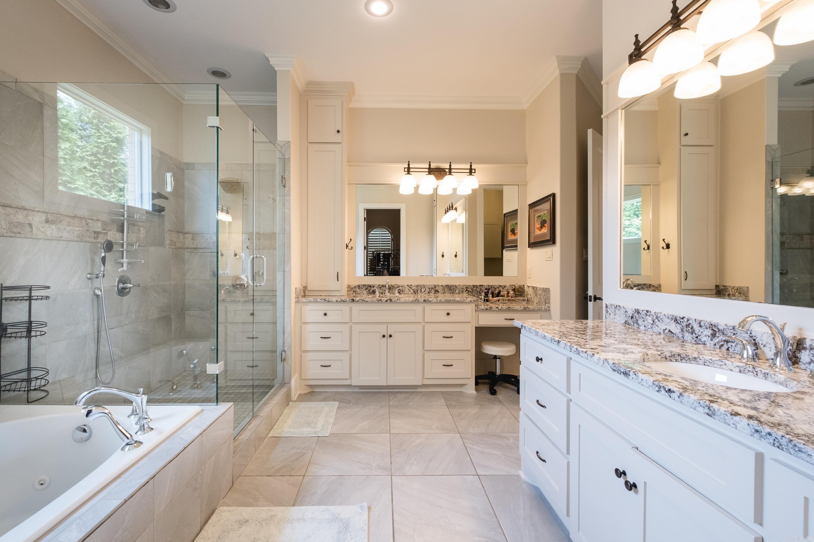 CHENAL VALLEY "ACCADIA COURT" - Residential