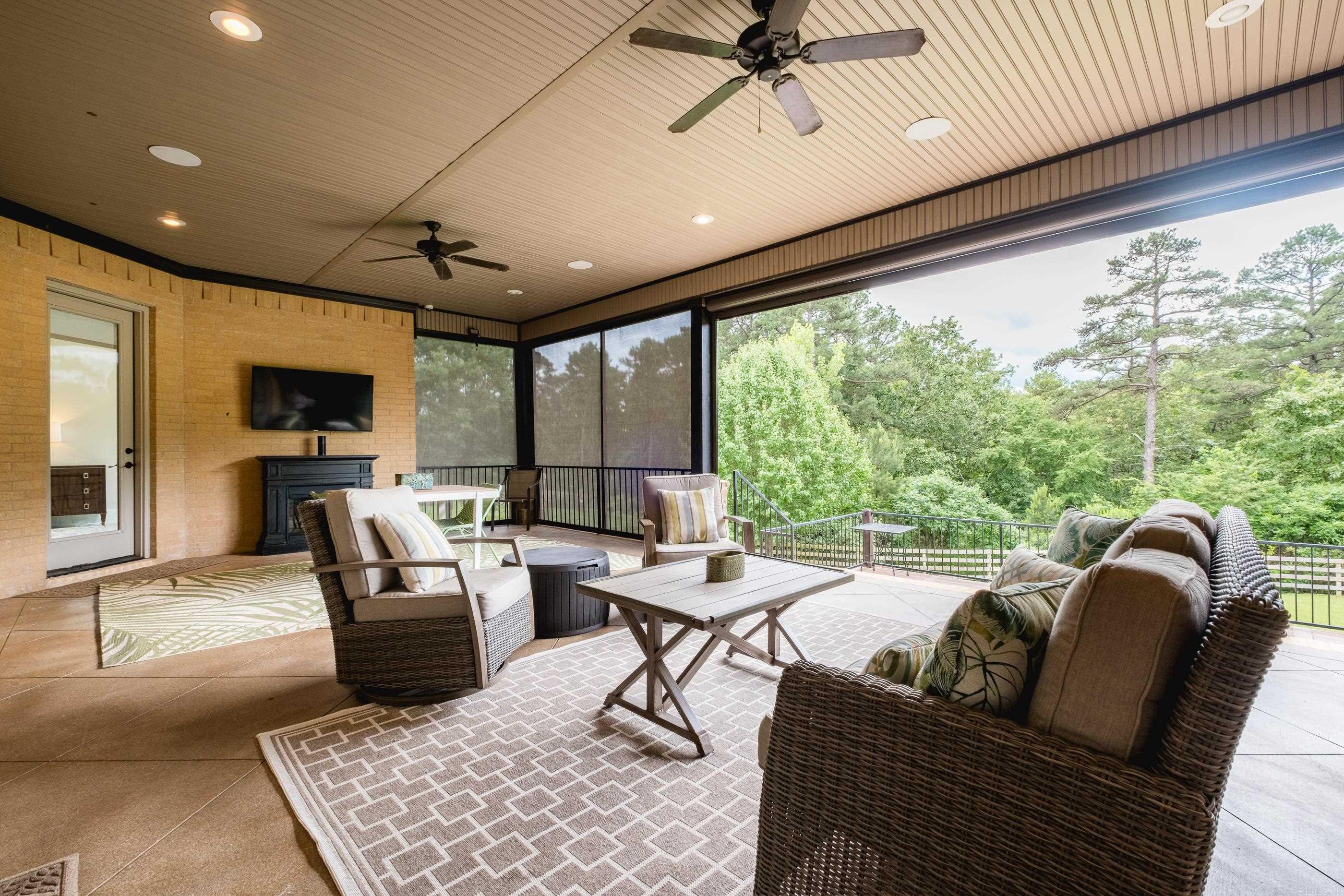 CHENAL VALLEY "ACCADIA COURT" - Residential