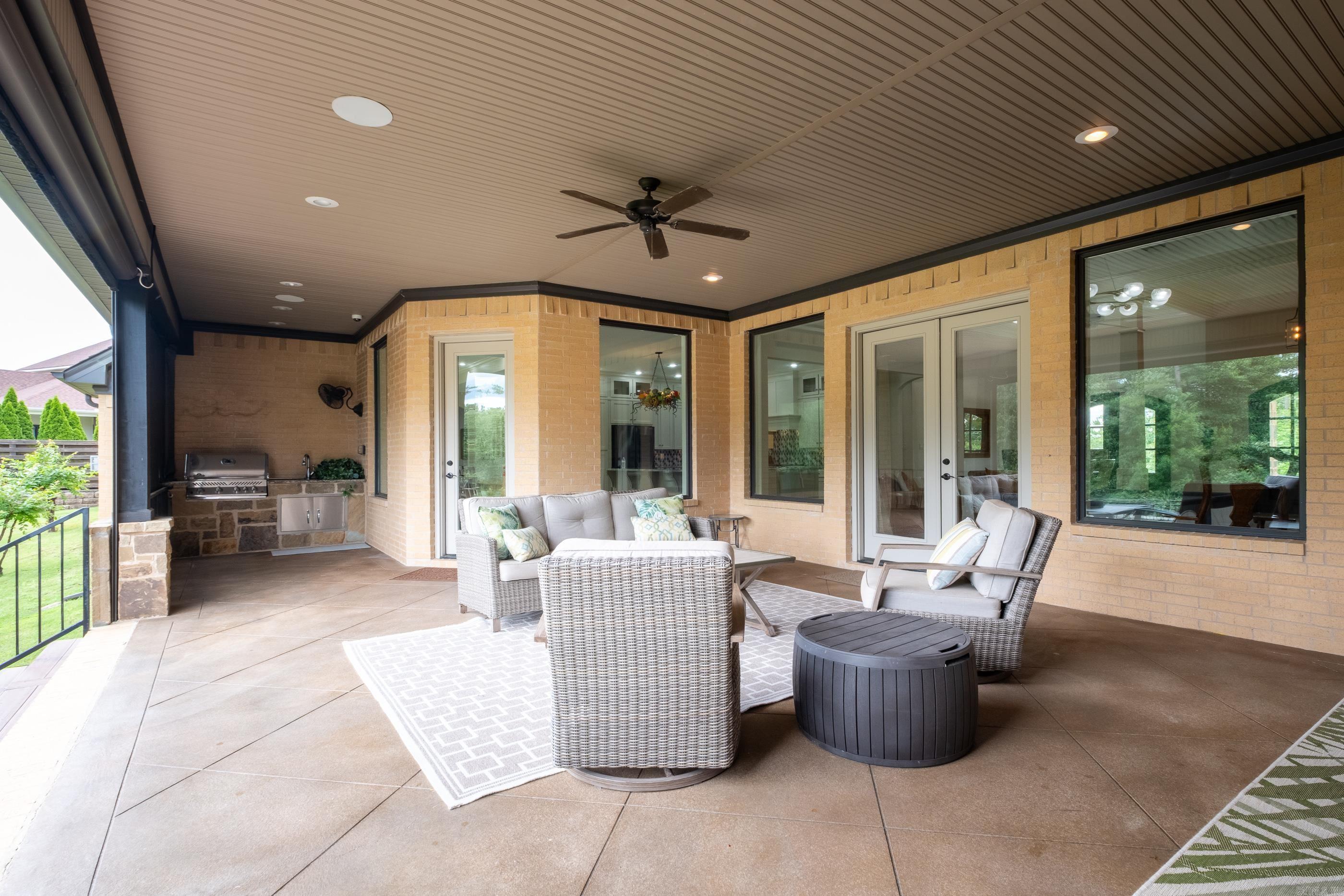 CHENAL VALLEY "ACCADIA COURT" - Residential