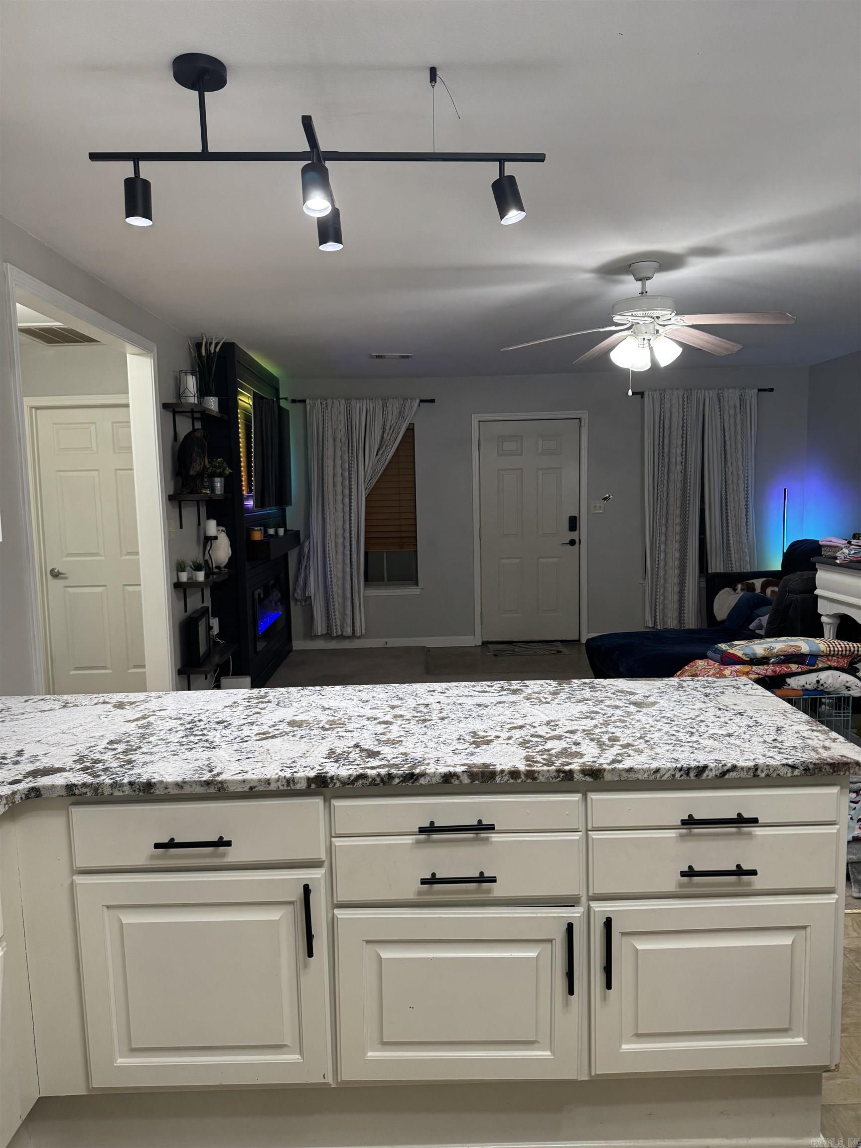 LAWN DALE - Residential