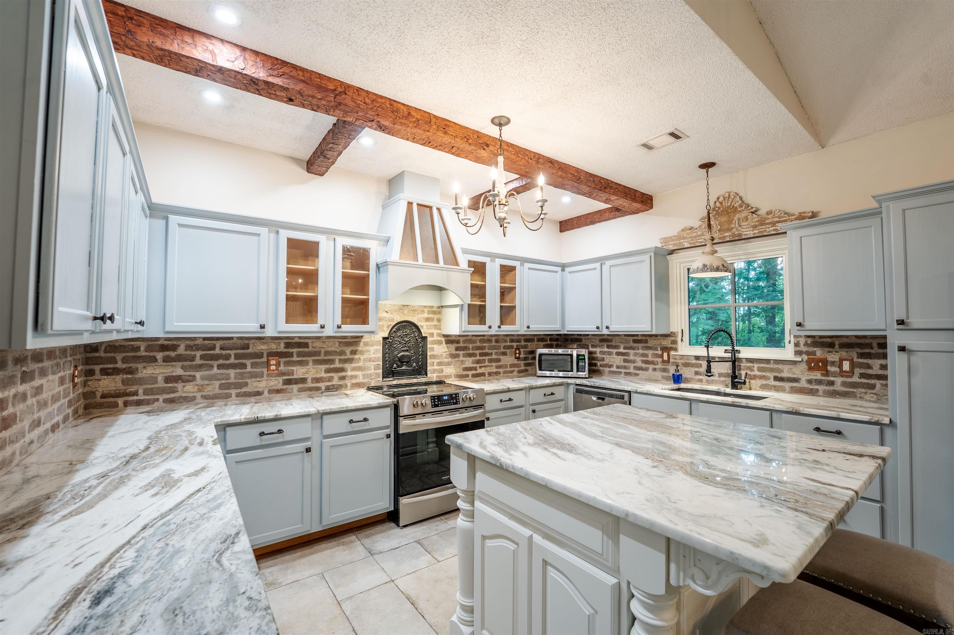 EAGLE RIDGE ESTATES - Residential