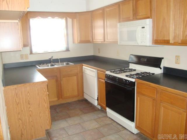 PEBBLE LAKE - Residential