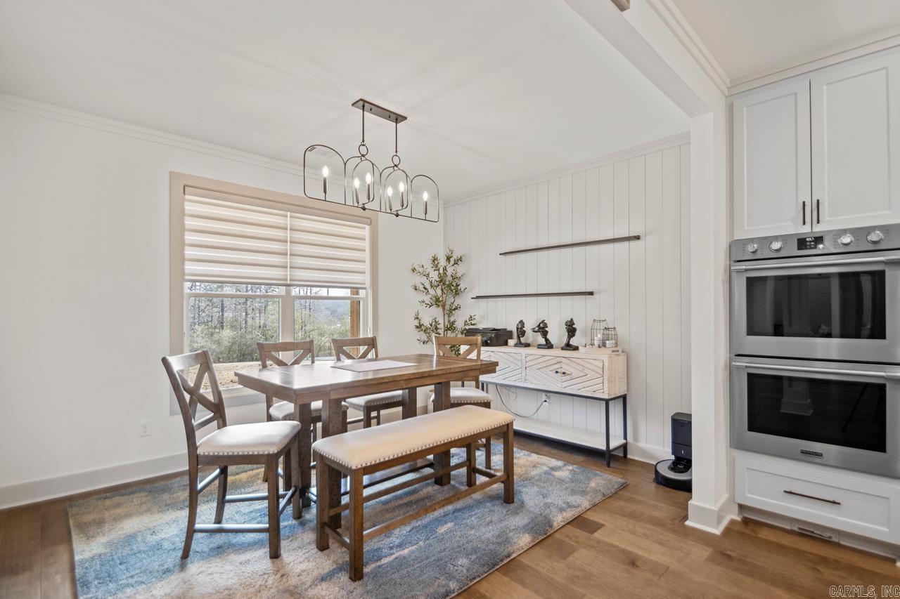 WHITE OAK MANOR - Residential