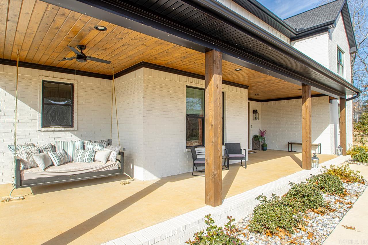 WHITE OAK MANOR - Residential