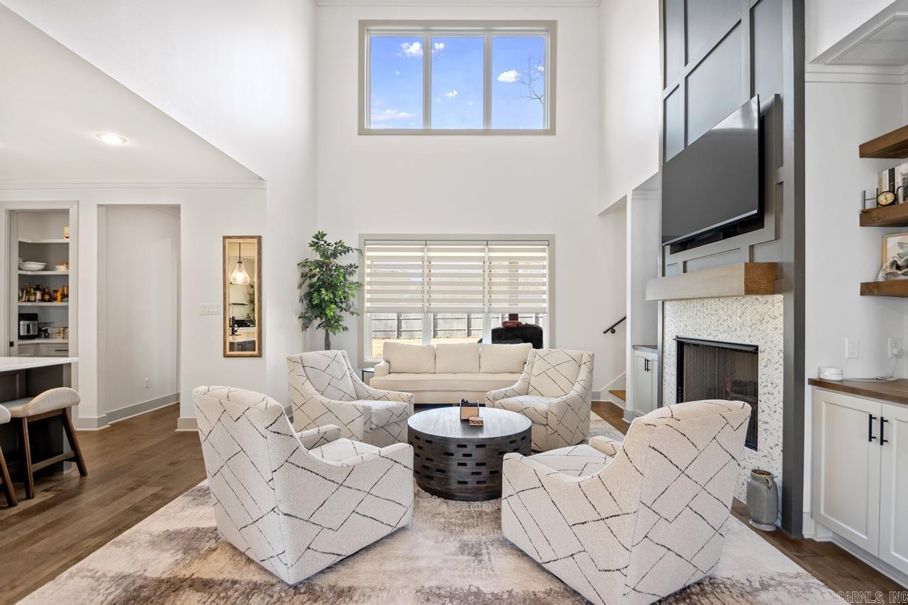 WHITE OAK MANOR - Residential