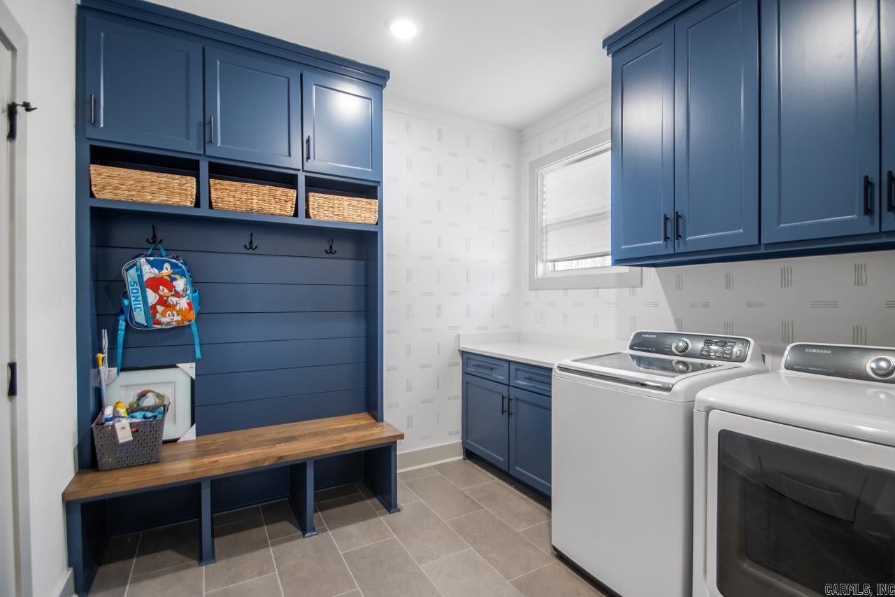 WHITE OAK MANOR - Residential