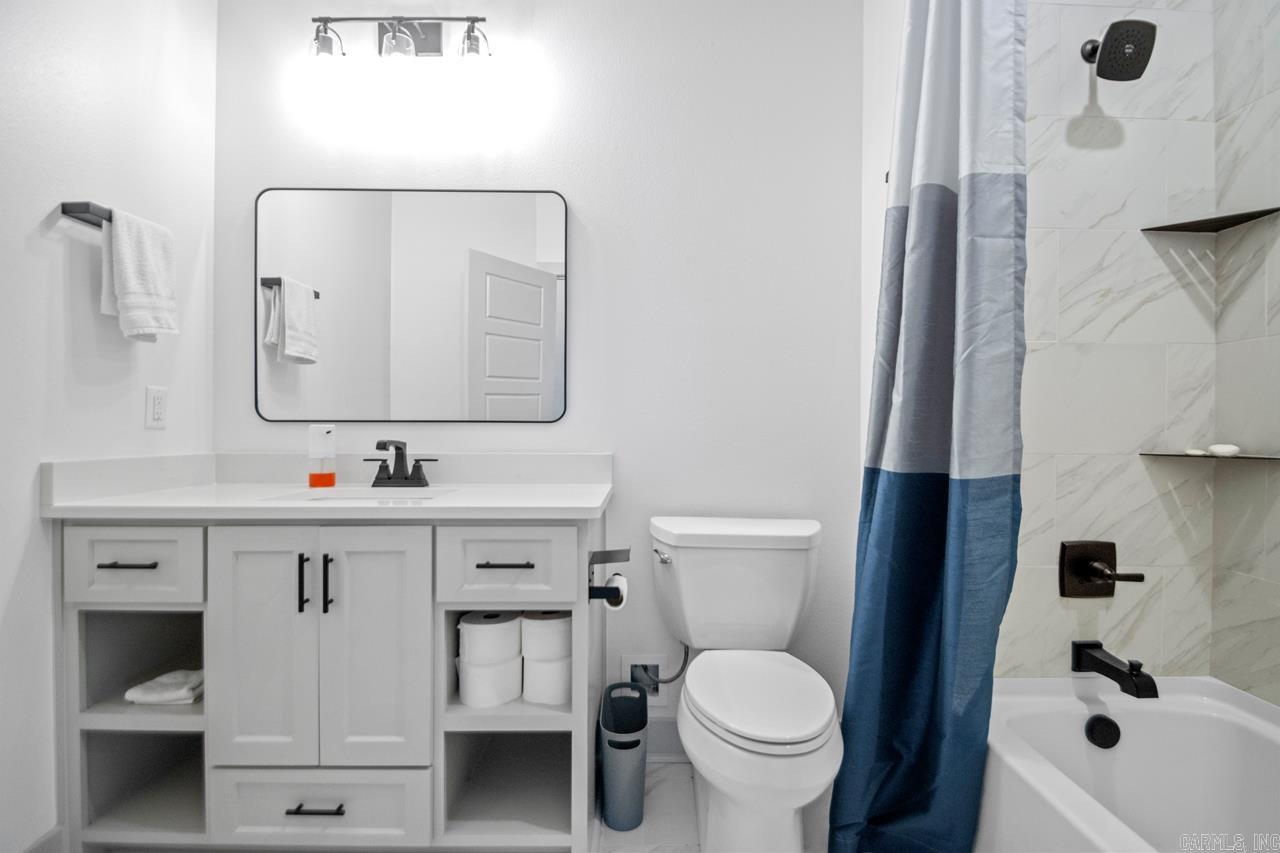 WHITE OAK MANOR - Residential