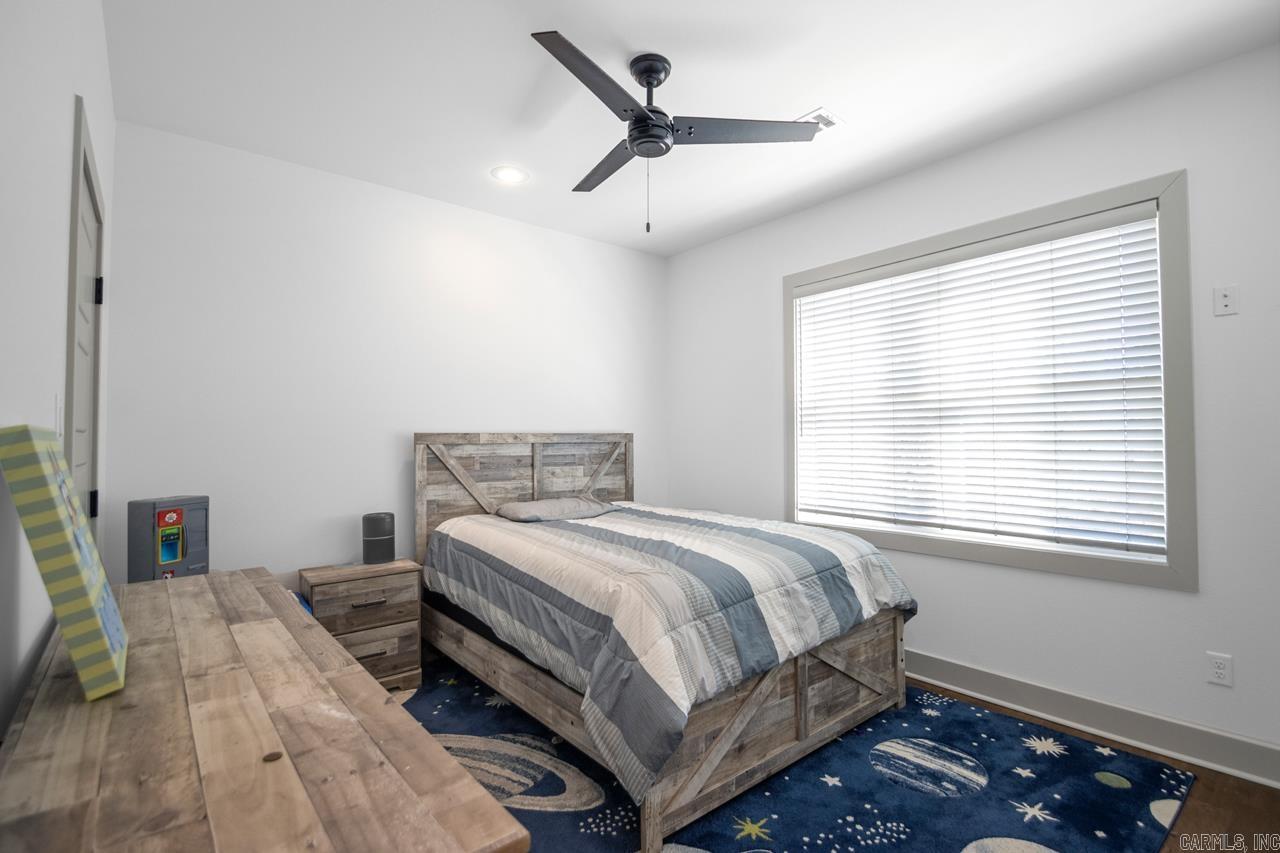 WHITE OAK MANOR - Residential