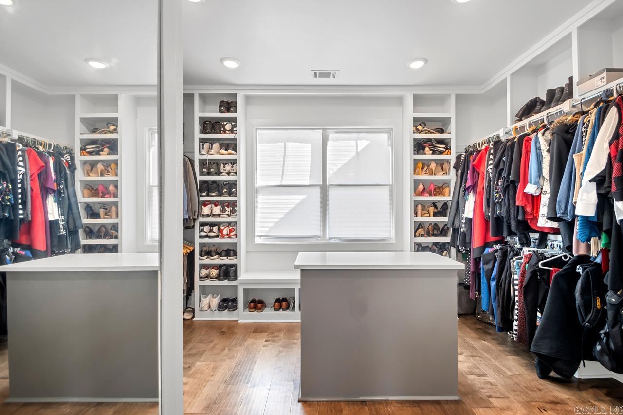 WHITE OAK MANOR - Residential