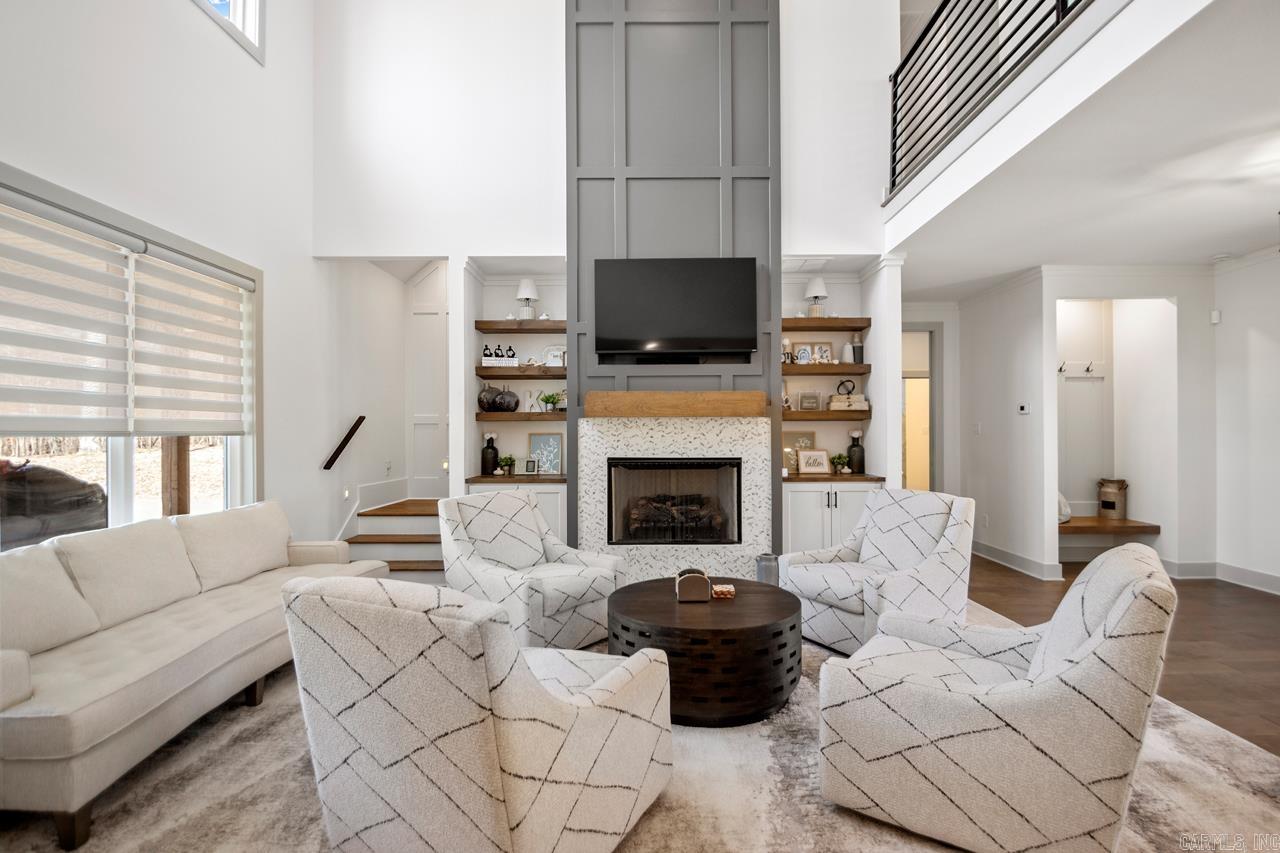 WHITE OAK MANOR - Residential