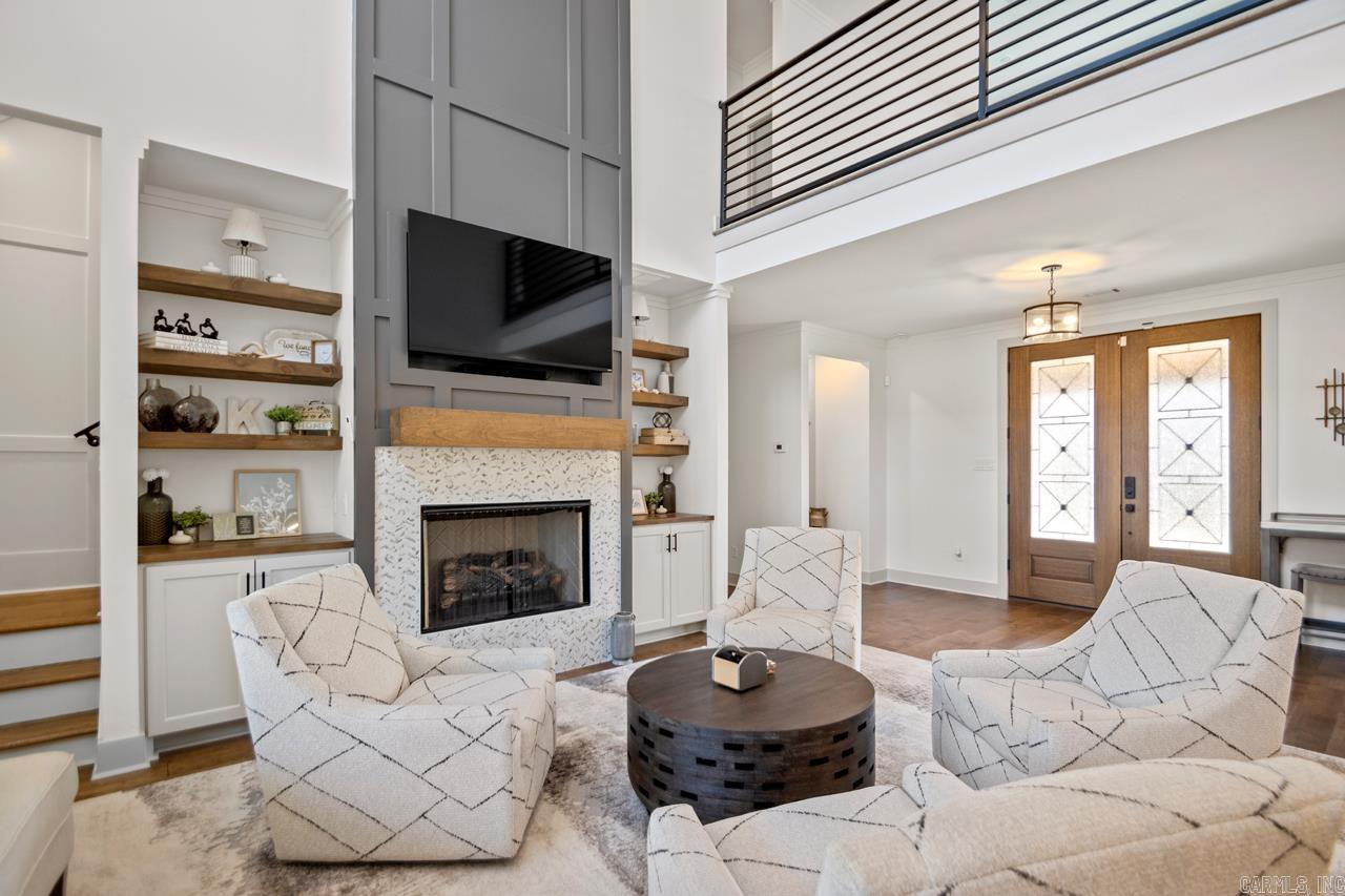 WHITE OAK MANOR - Residential