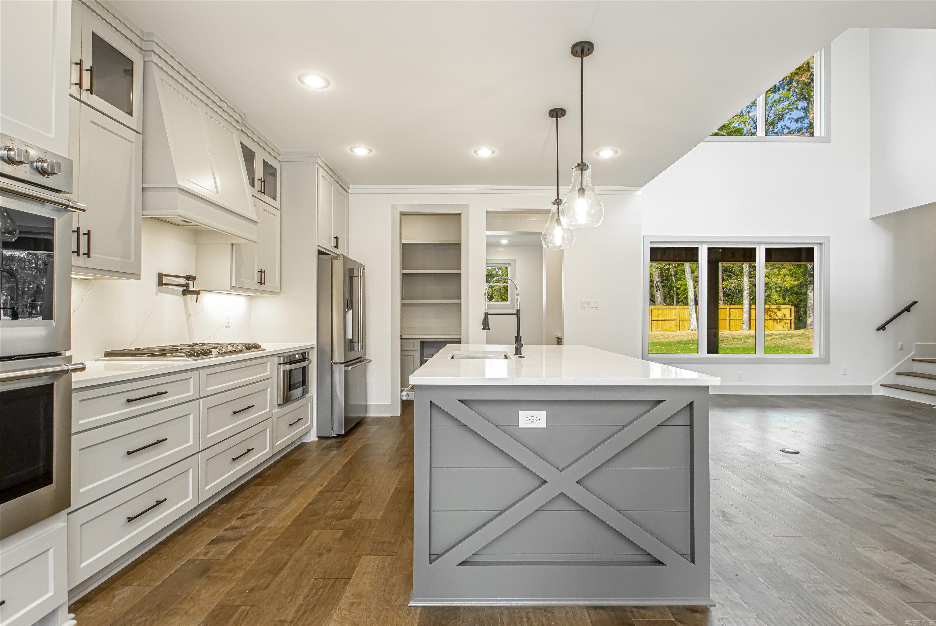 WHITE OAK MANOR - Residential