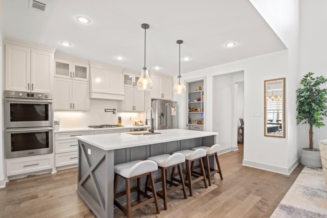 WHITE OAK MANOR - Residential