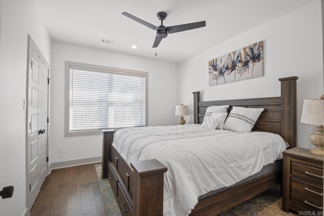 WHITE OAK MANOR - Residential