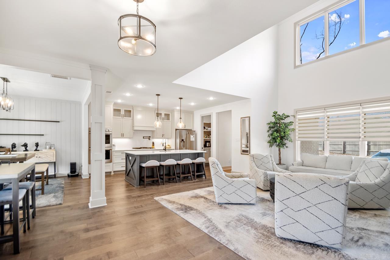 WHITE OAK MANOR - Residential