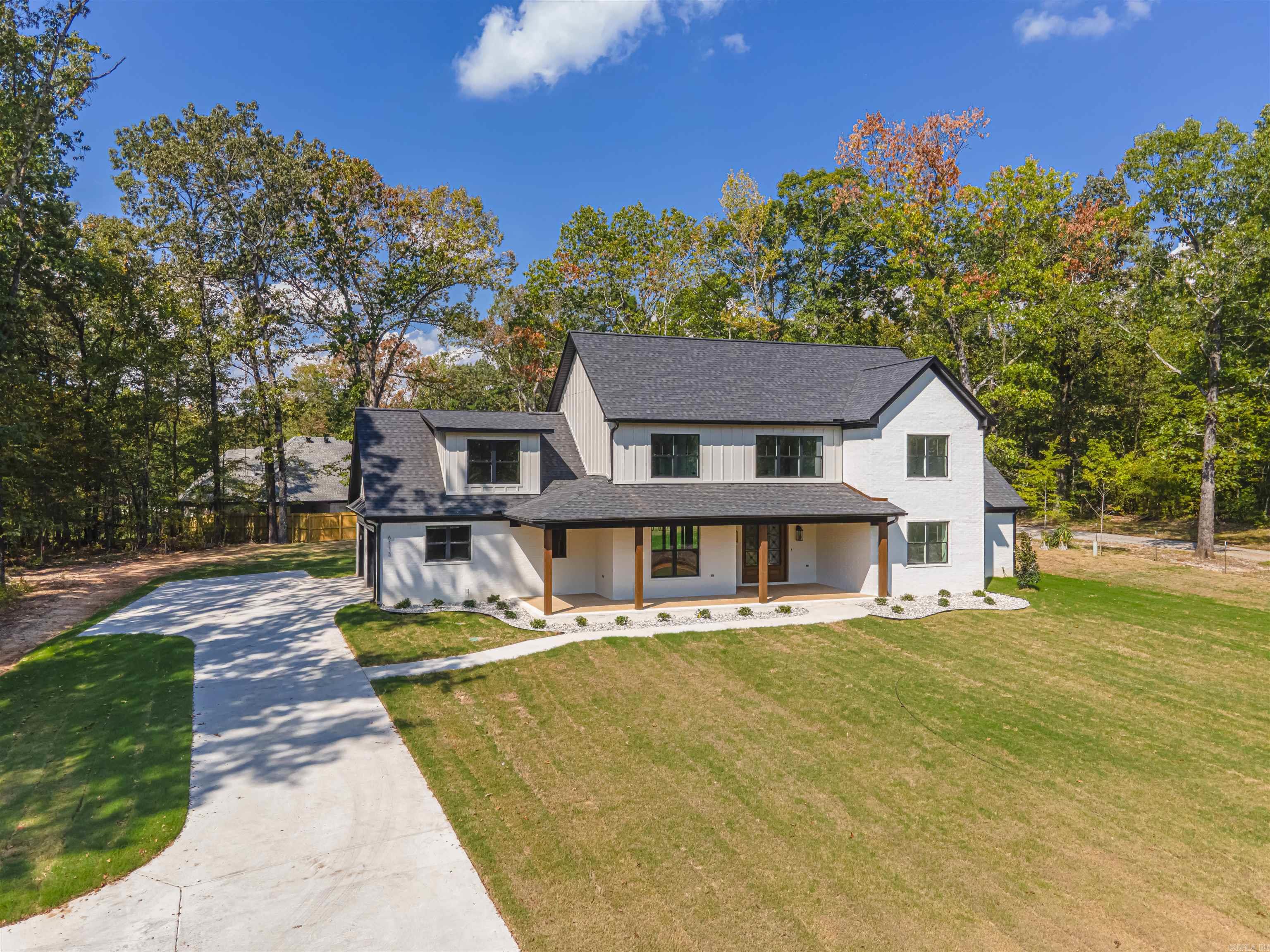 WHITE OAK MANOR - Residential