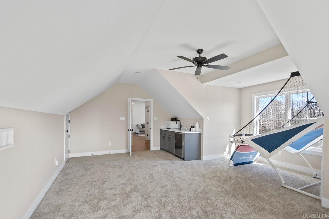 WHITE OAK MANOR - Residential